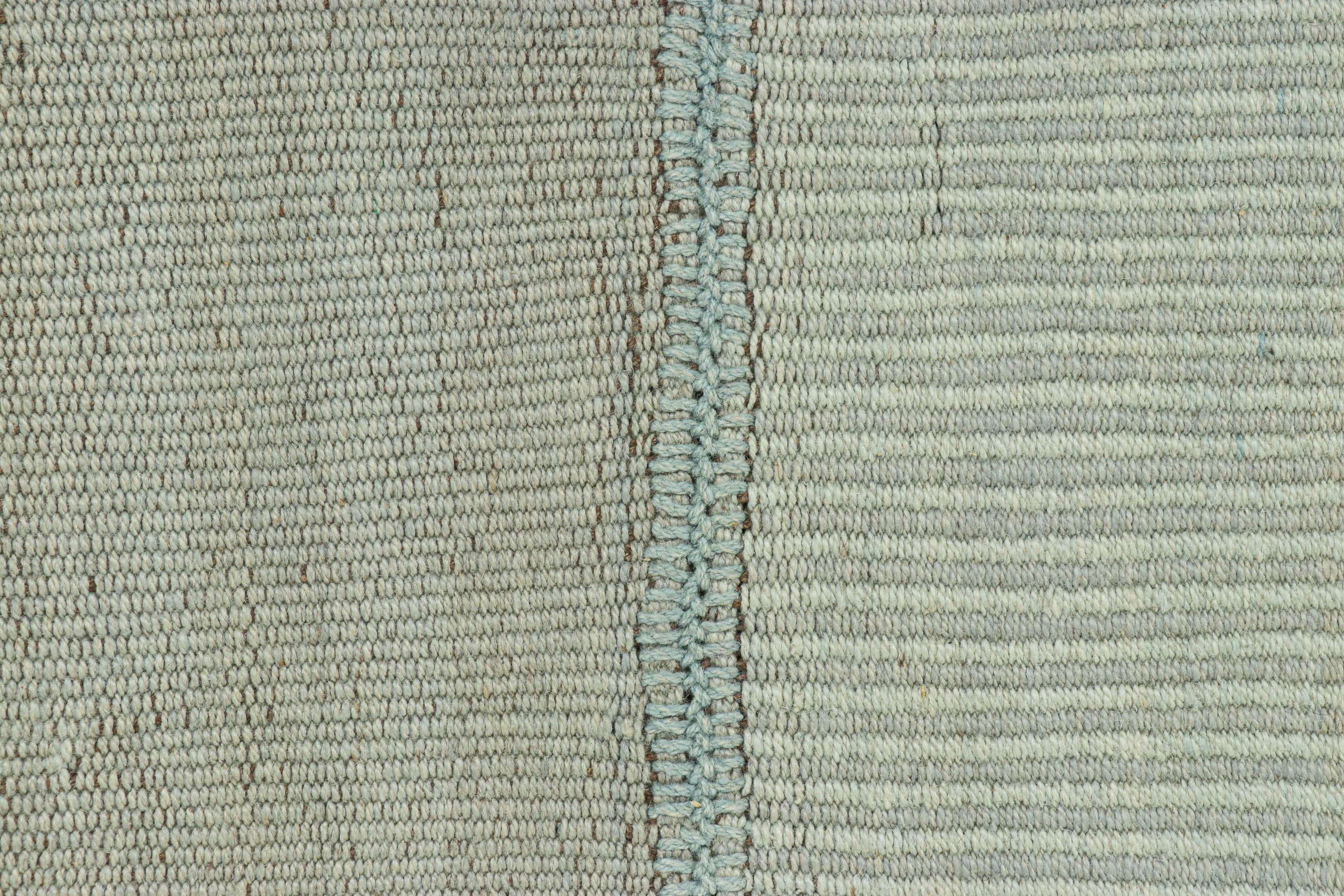Afghan Rug & Kilim's Contemporary Kilim, Light Blue Textural Stripes and Beige Accents (Kilim contemporain, rayures texturées bleu clair et touches de beige) en vente