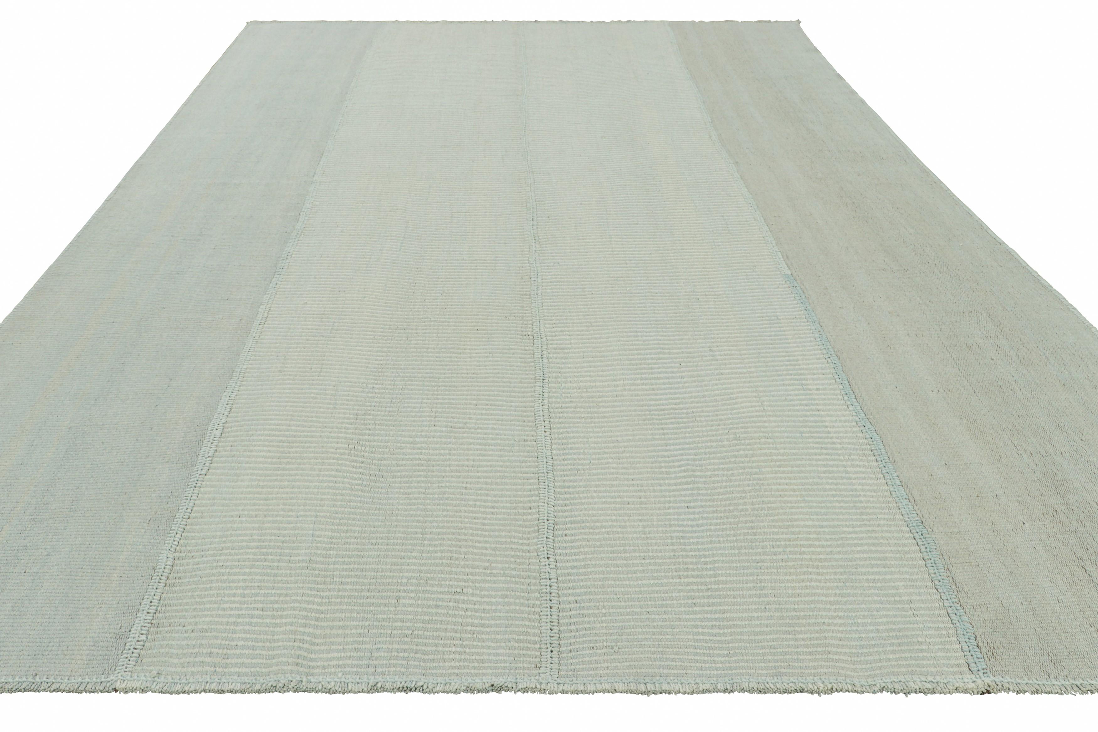 Rug & Kilim's Contemporary Kilim, Light Blue Textural Stripes and Beige Accents (Kilim contemporain, rayures texturées bleu clair et touches de beige) Neuf - En vente à Long Island City, NY