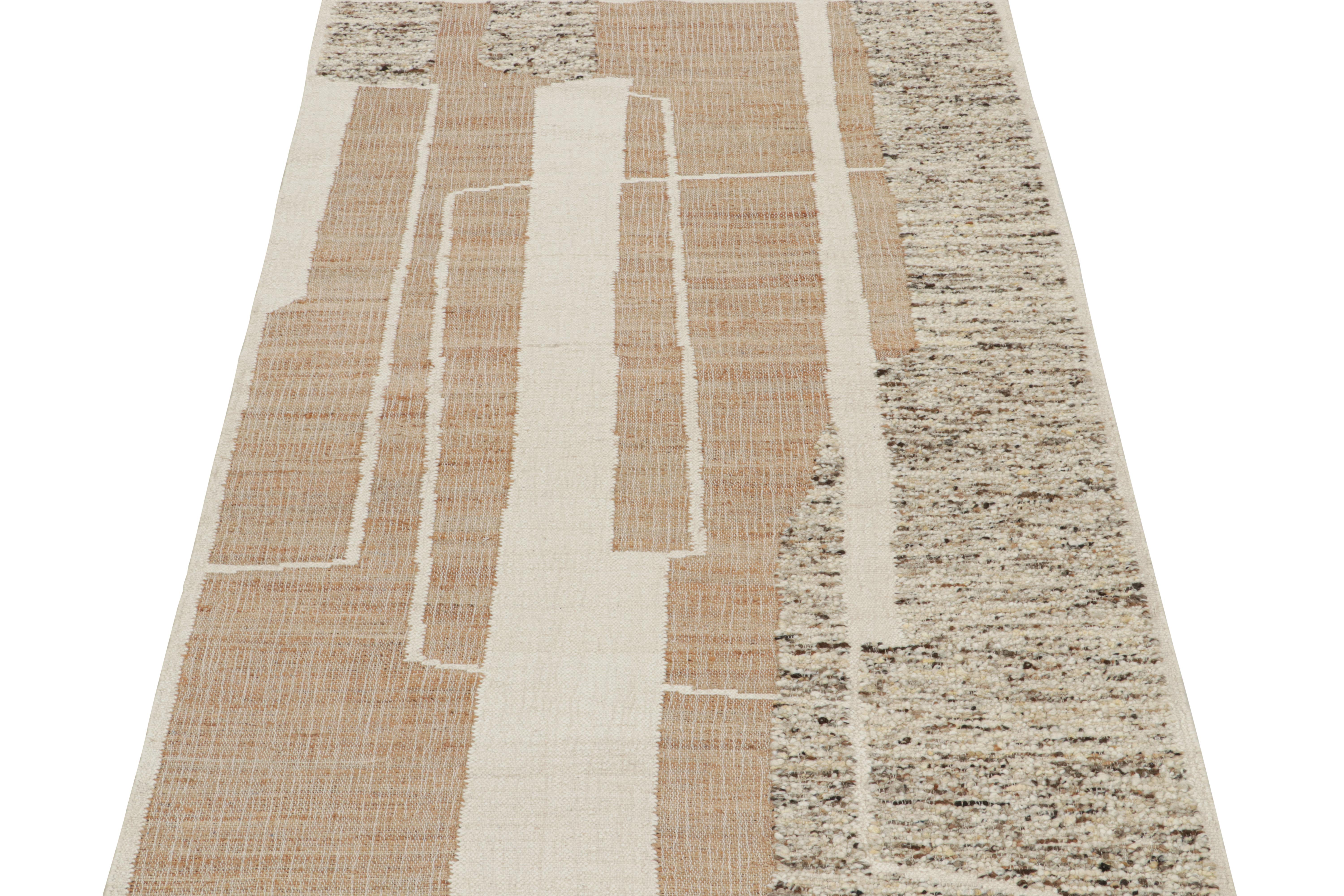 Handwoven in wool & jute, this 5x8 piece is a grand new entry to Rug & Kilim’s modern flatweave collection.

On the Design:

The kilim rug carries an abstract design in beige-brown & white. The aesthetics of the piece further enjoy a brilliant