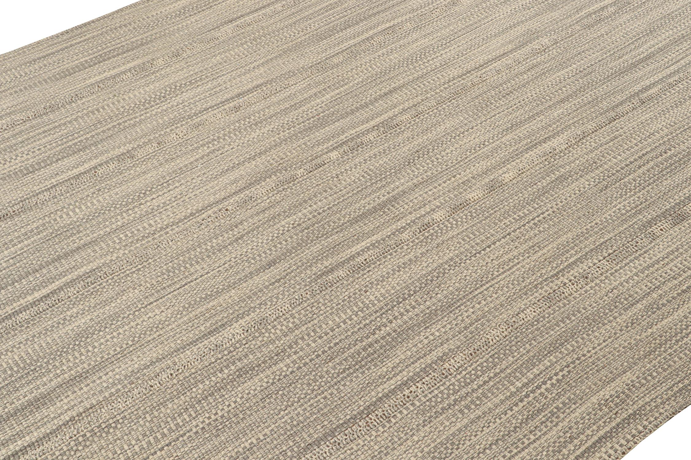 Zeitgenössischer Kilim-Teppich von Rug & Kilim in Beige-Braun mit grauen Akzenten (Persisch) im Angebot