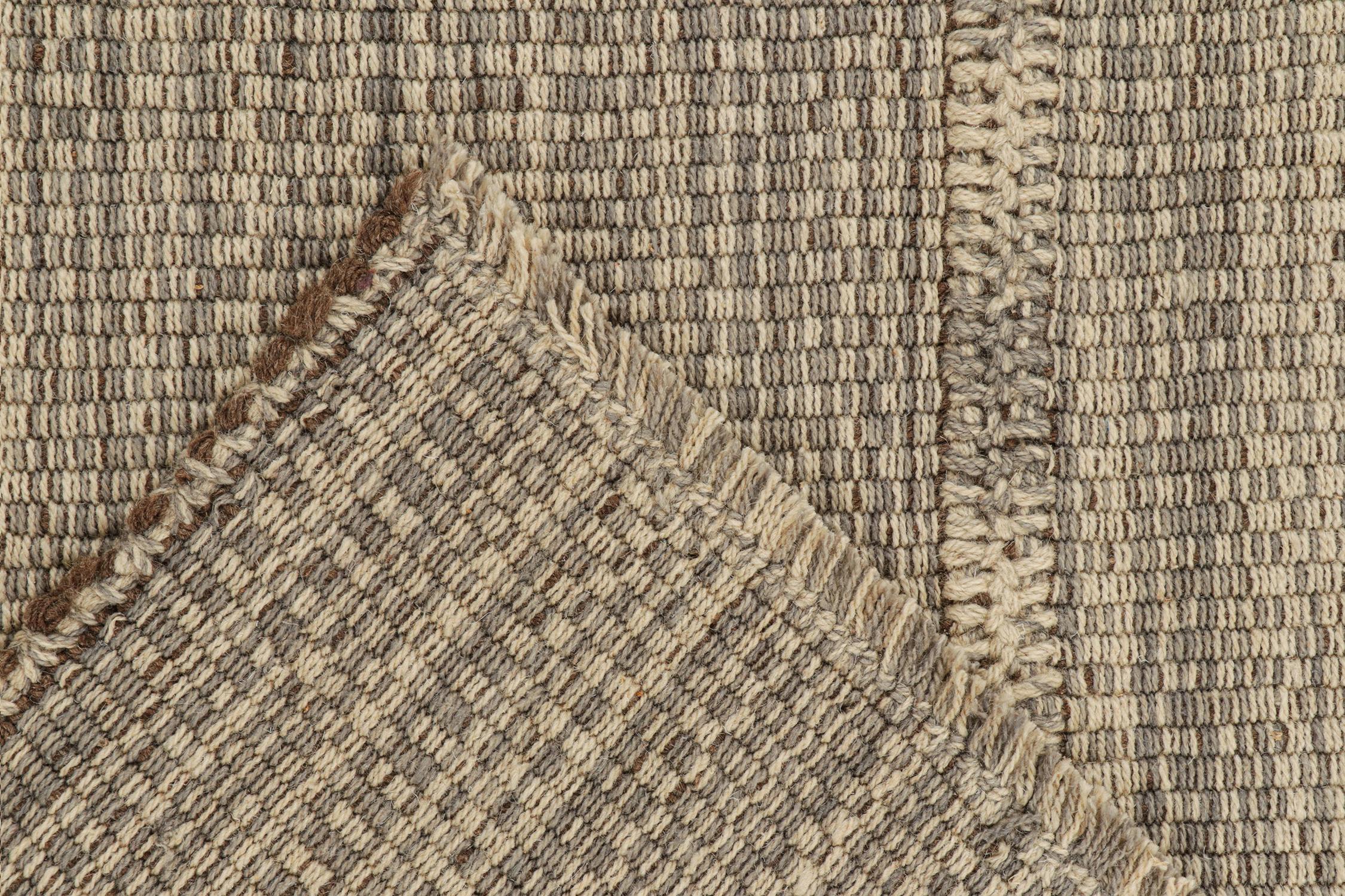 Alfombra contemporánea Rug & Kilim en marrón beige con detalles grises Siglo XXI y contemporáneo en venta