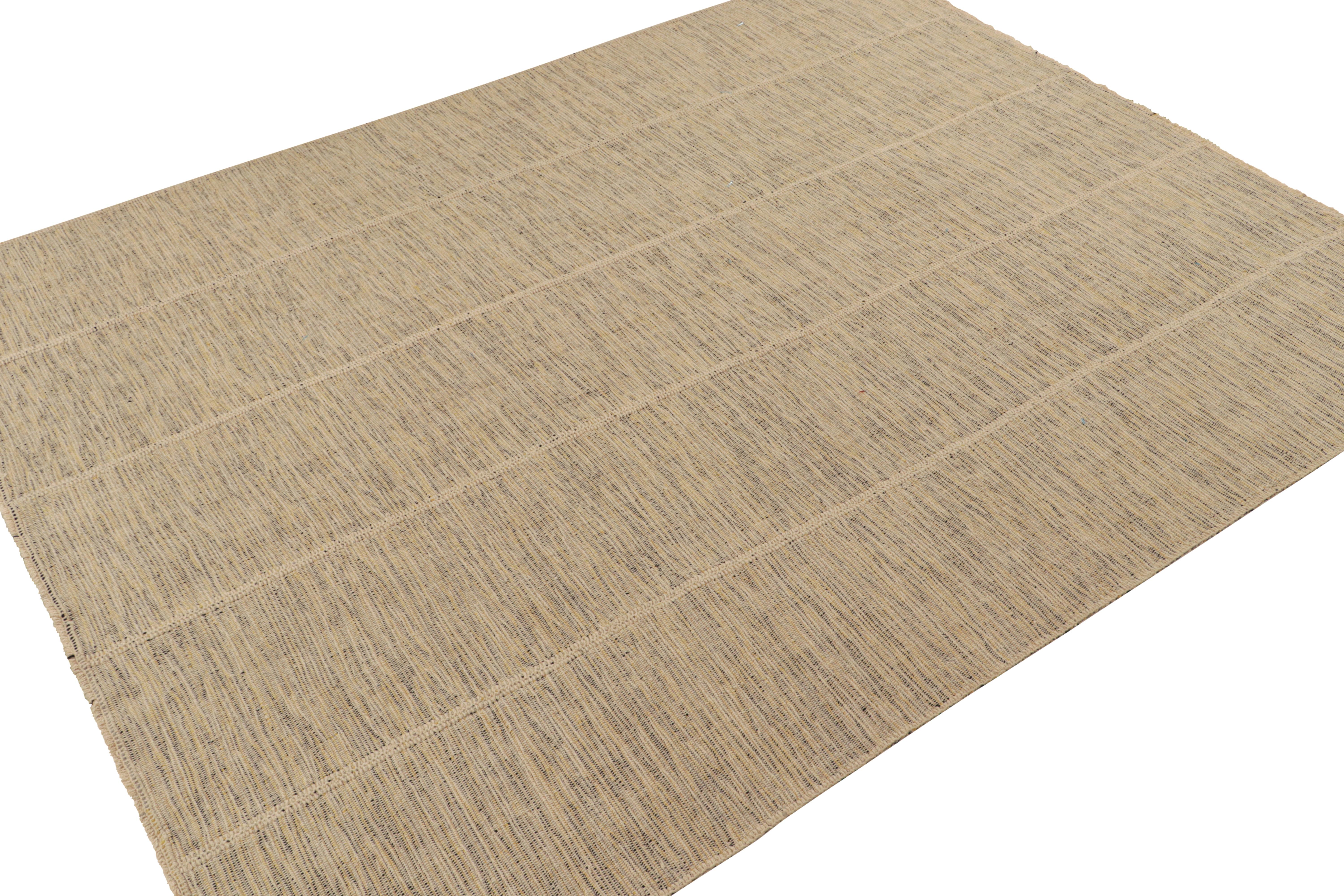 Alfombra Kilim Contemporánea de Rug & Kilim en Beige con Acentos Negros y Amarillos Moderno en venta
