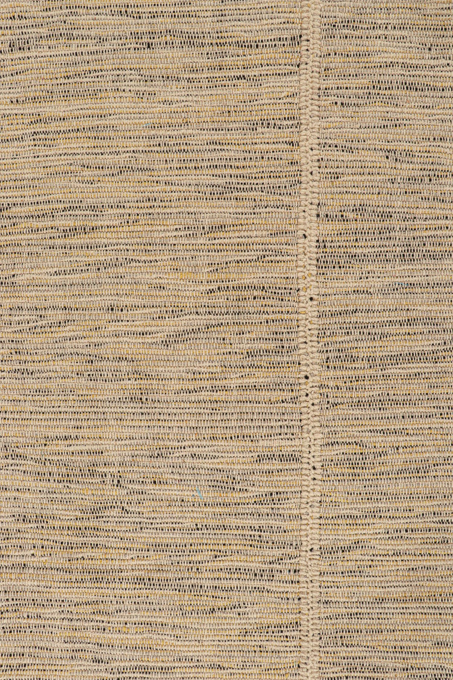 Alfombra Kilim Contemporánea de Rug & Kilim en Beige con Acentos Negros y Amarillos en Nuevo estado para la venta en Long Island City, NY