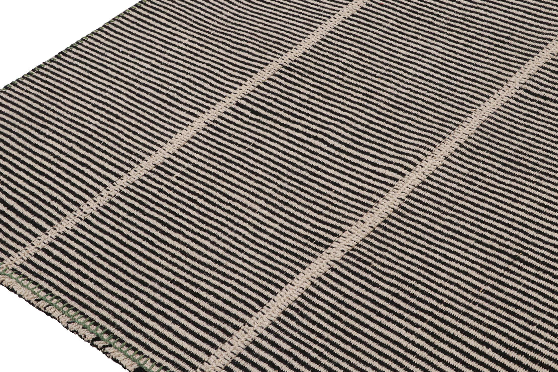 Rug & Kilim’s Contemporary Kilim Rug in Black, Beige and Green Stripes Anudado a mano en venta