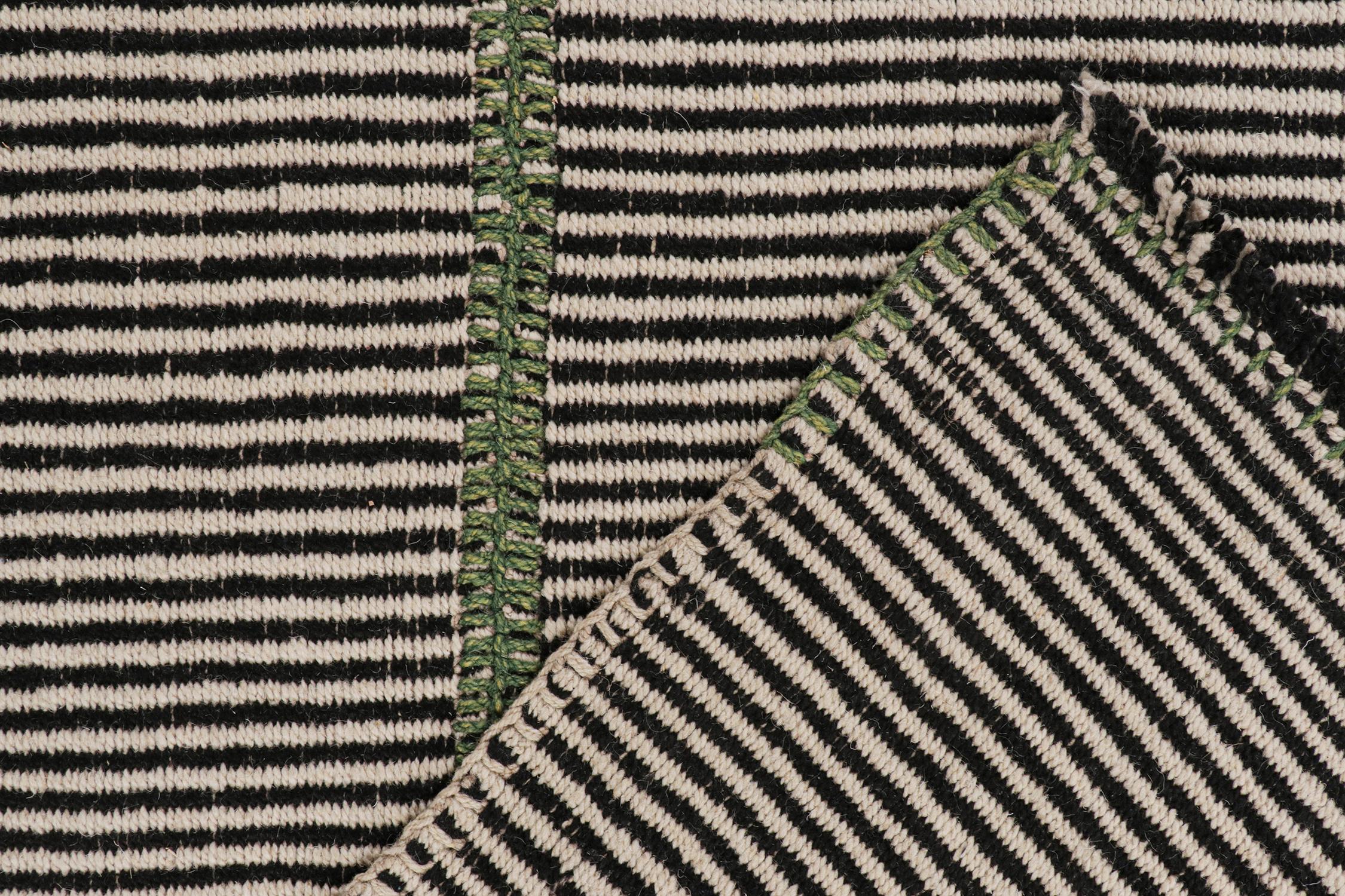 Rug & Kilim’s Contemporary Kilim Rug in Black, Beige and Green Stripes Siglo XXI y contemporáneo en venta