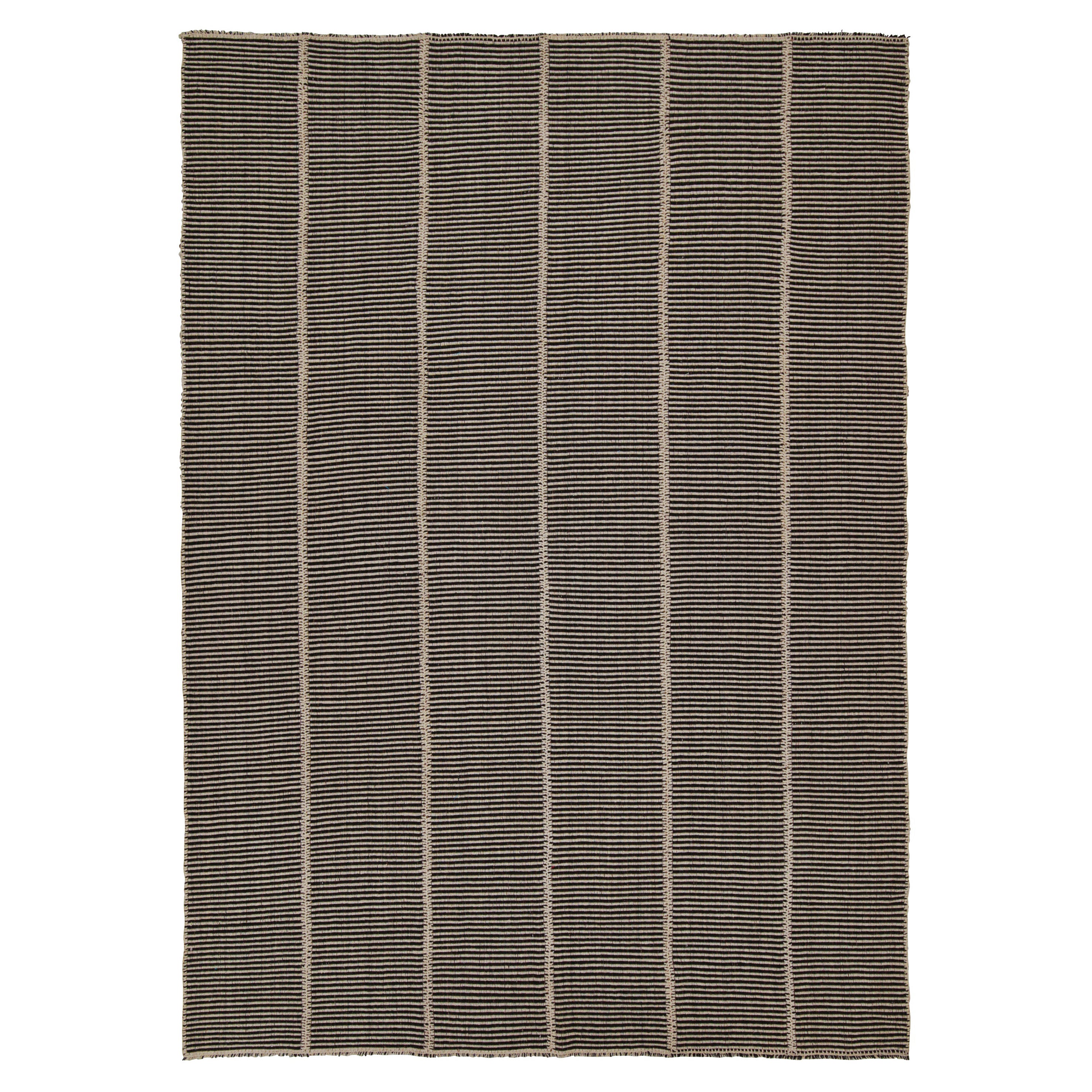 Zeitgenössischer Kilim-Teppich von Rug & Kilim in Schwarz mit beigefarbenen Streifen