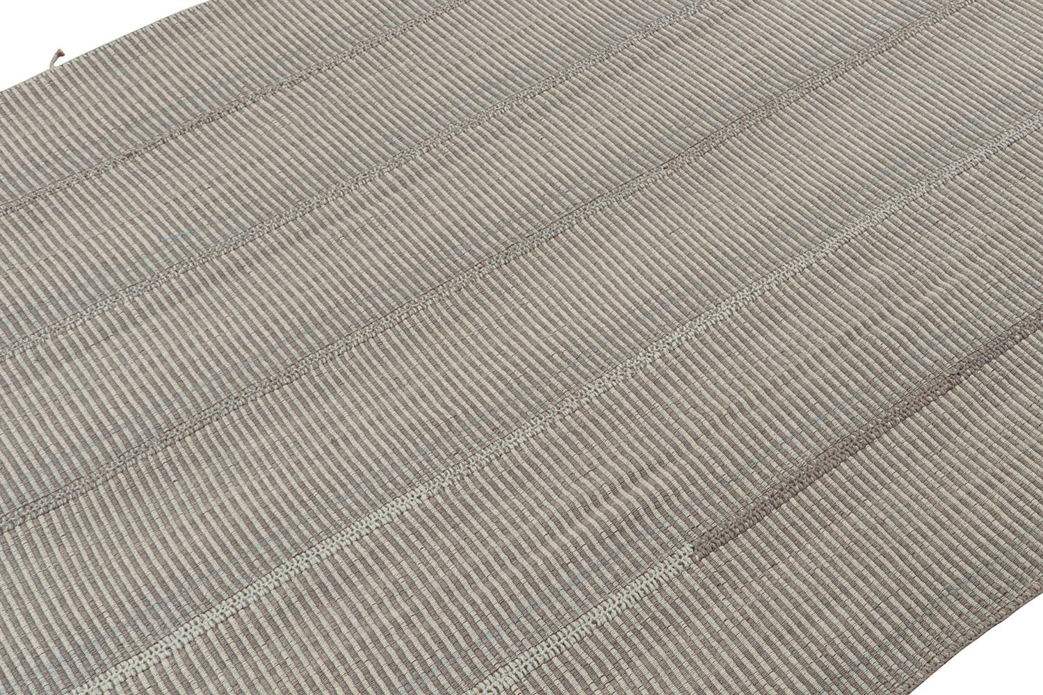 Zeitgenössischer Kilim-Teppich von Rug & Kilim in Grau und Himmelblau gestreift (Persisch) im Angebot