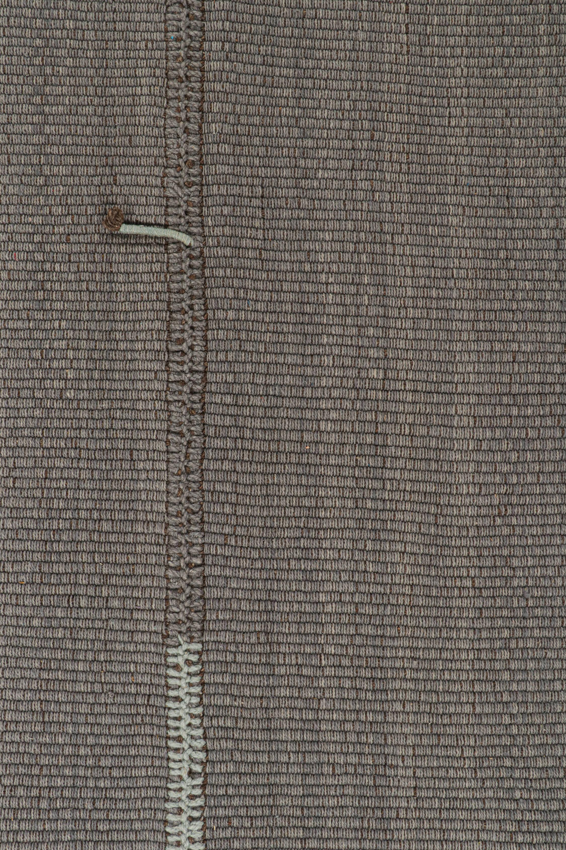 Tapis Kilim contemporain de Rug & Kilim en gris avec rayures bleues et accents bruns Neuf - En vente à Long Island City, NY