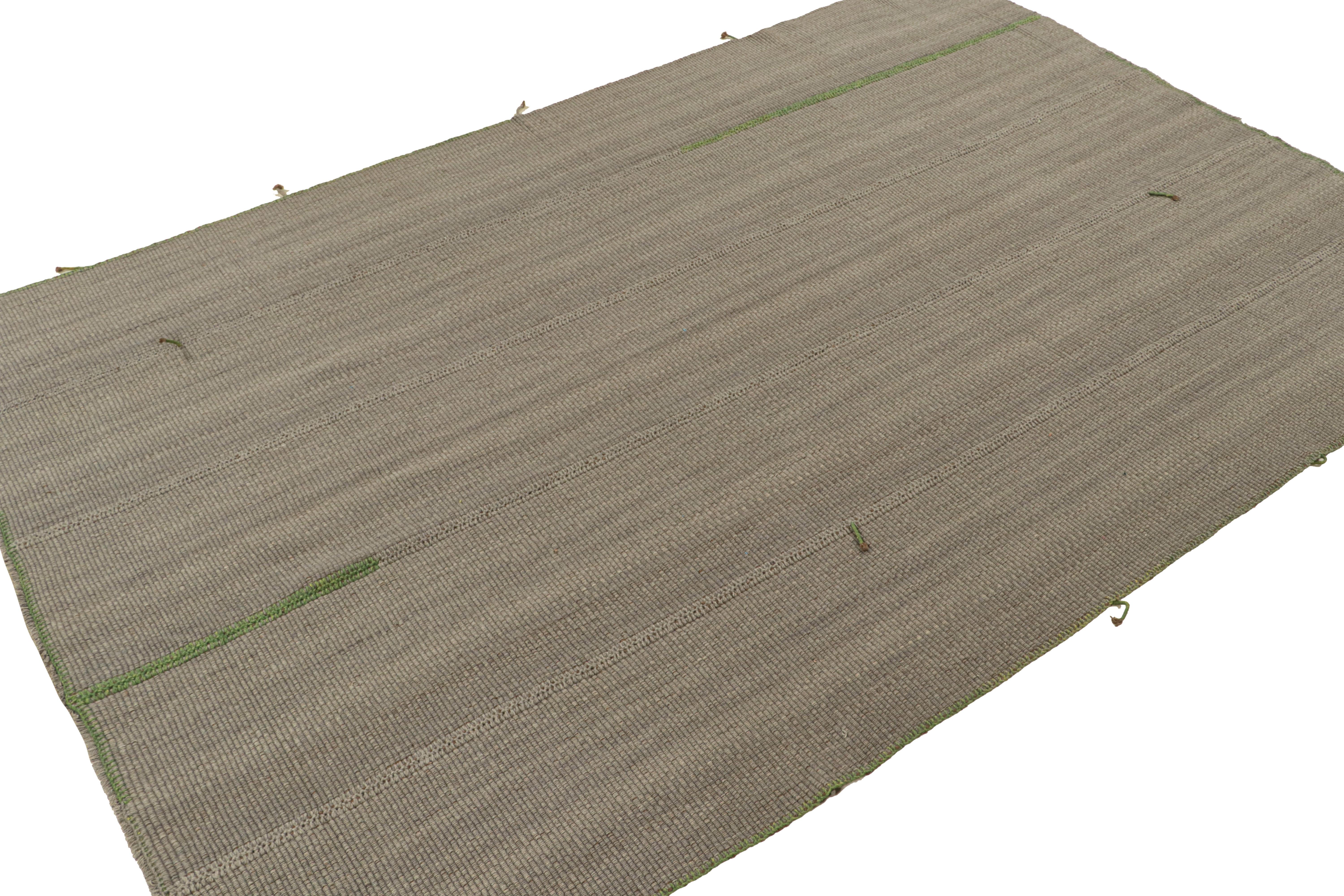 Moderno Rug & Kilim - Tappeto Kilim contemporaneo in grigio con accenti verdi e marroni in vendita