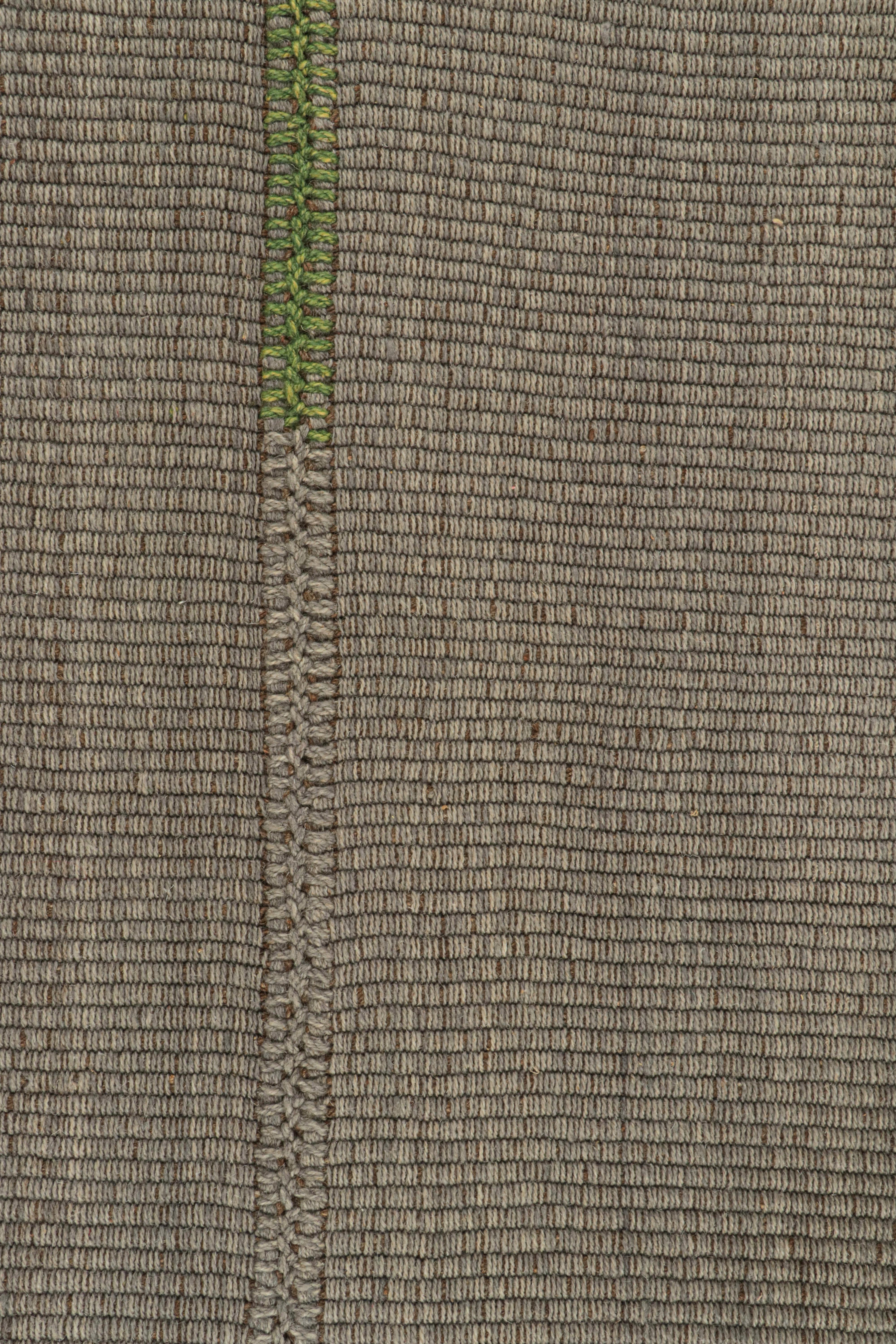 Rug & Kilim - Tappeto Kilim contemporaneo in grigio con accenti verdi e marroni In condizioni Nuovo in vendita a Long Island City, NY