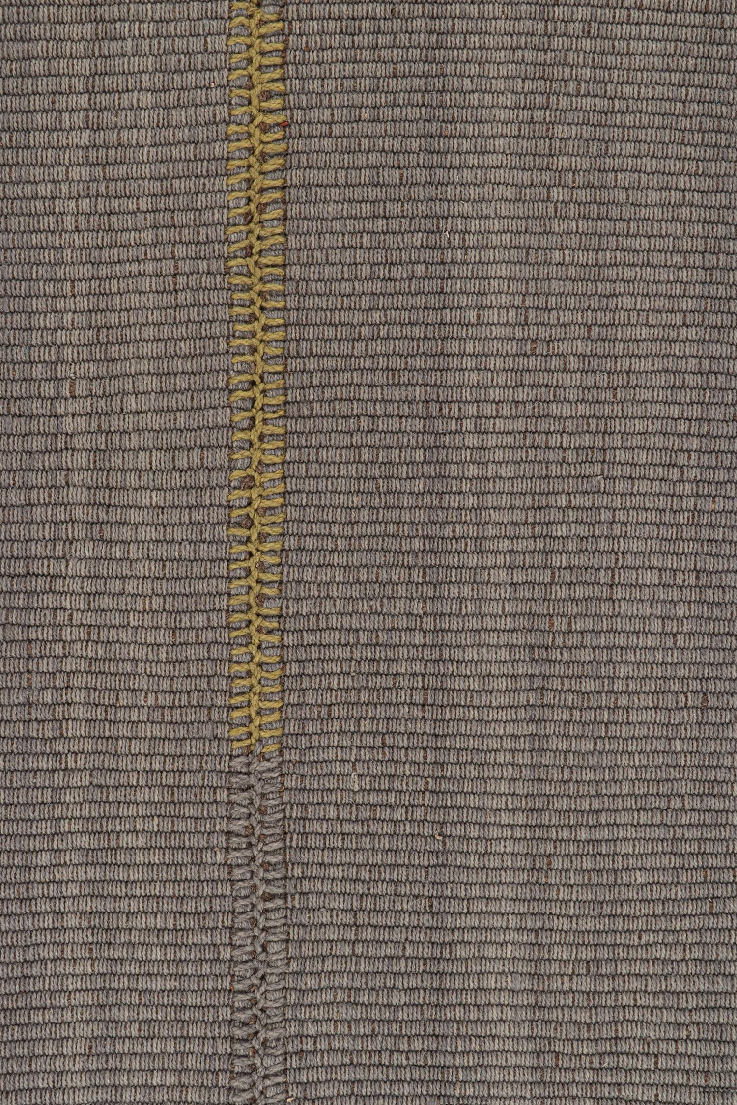 Tapis Kilim contemporain de Rug & Kilim en gris avec des accents moutarde et marron Neuf - En vente à Long Island City, NY