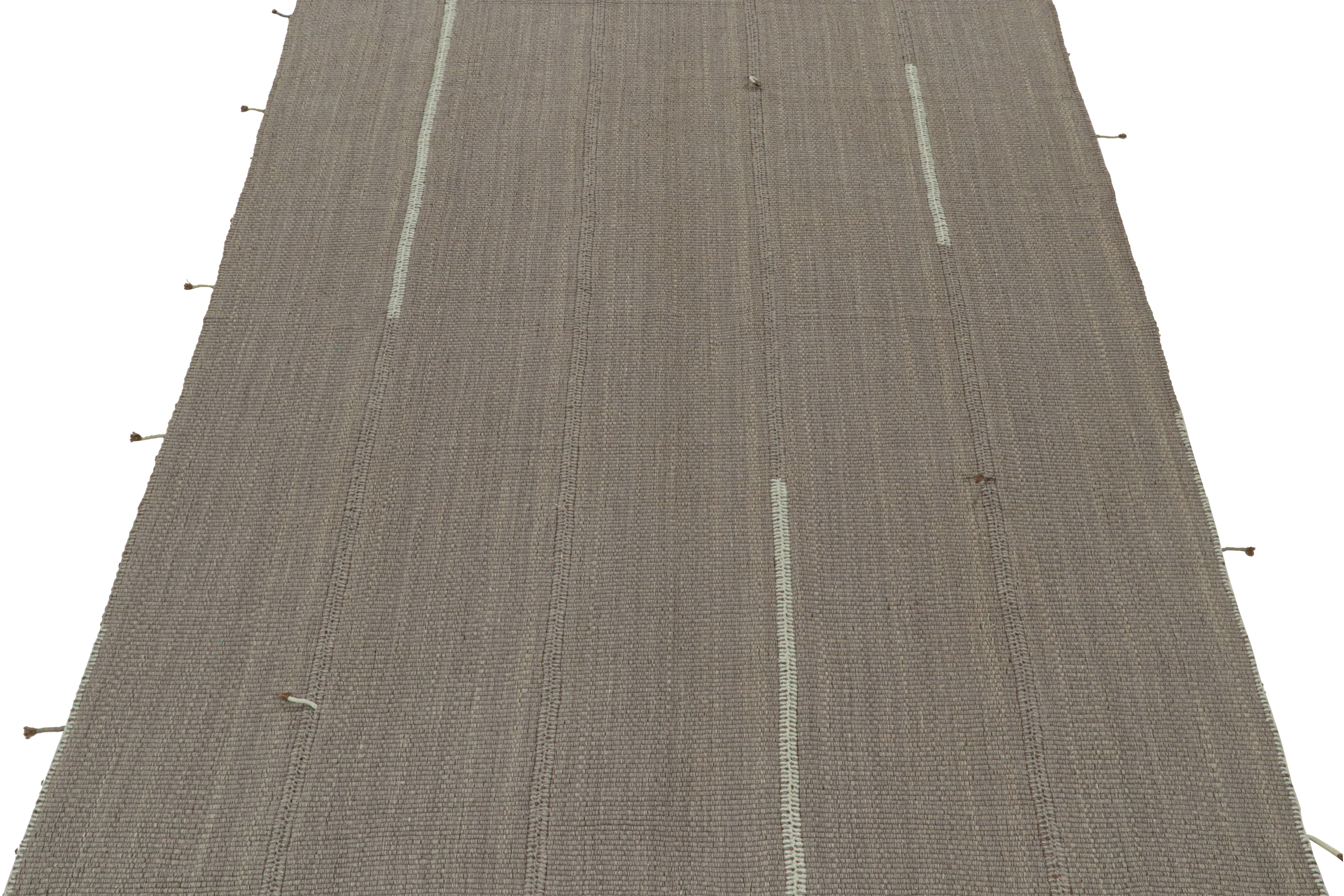 Tejido a mano en lana, este diseño Kilim de 8x12 pertenece a una nueva y atrevida línea de tejidos planos contemporáneos de Rug & Kilim. 
Kilim.

Más sobre el diseño:

El 