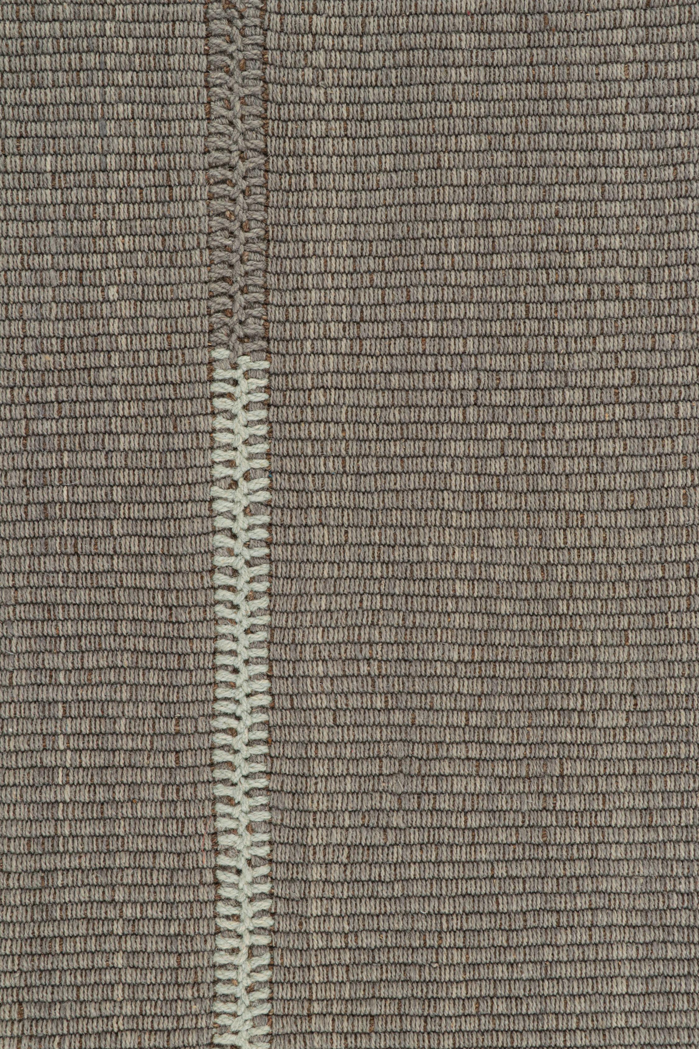 Alfombra kilim contemporánea de Rug & Kilim en gris con detalles en azul cielo y marrón en Nuevo estado para la venta en Long Island City, NY