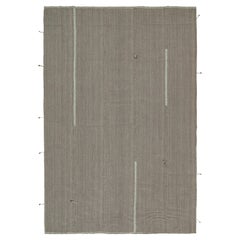 Tapis Kilim contemporain de Rug & Kilim en gris avec des accents bleu ciel et marron