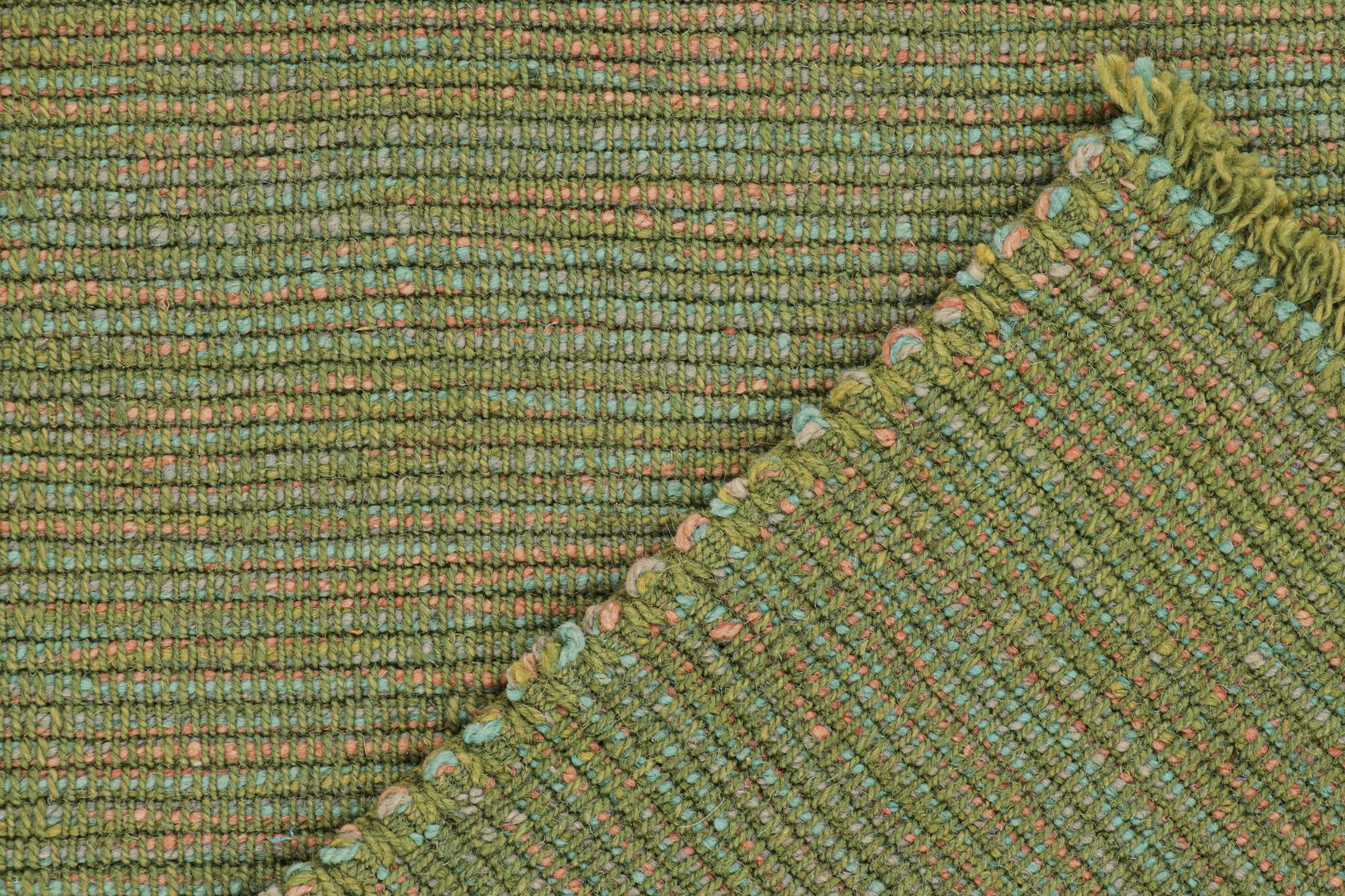 XXI secolo e contemporaneo Rug & Kilim - Tappeto Kilim contemporaneo in verde con accenti verdi e rosa in vendita