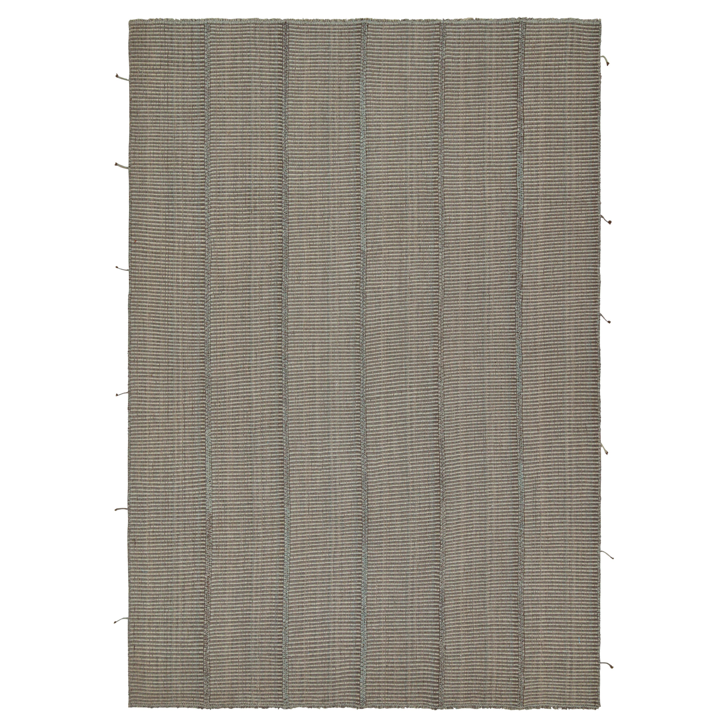 Rug & Kilim's Tapis Kilim contemporain à rayures grises et bleues avec touches de Brown en vente