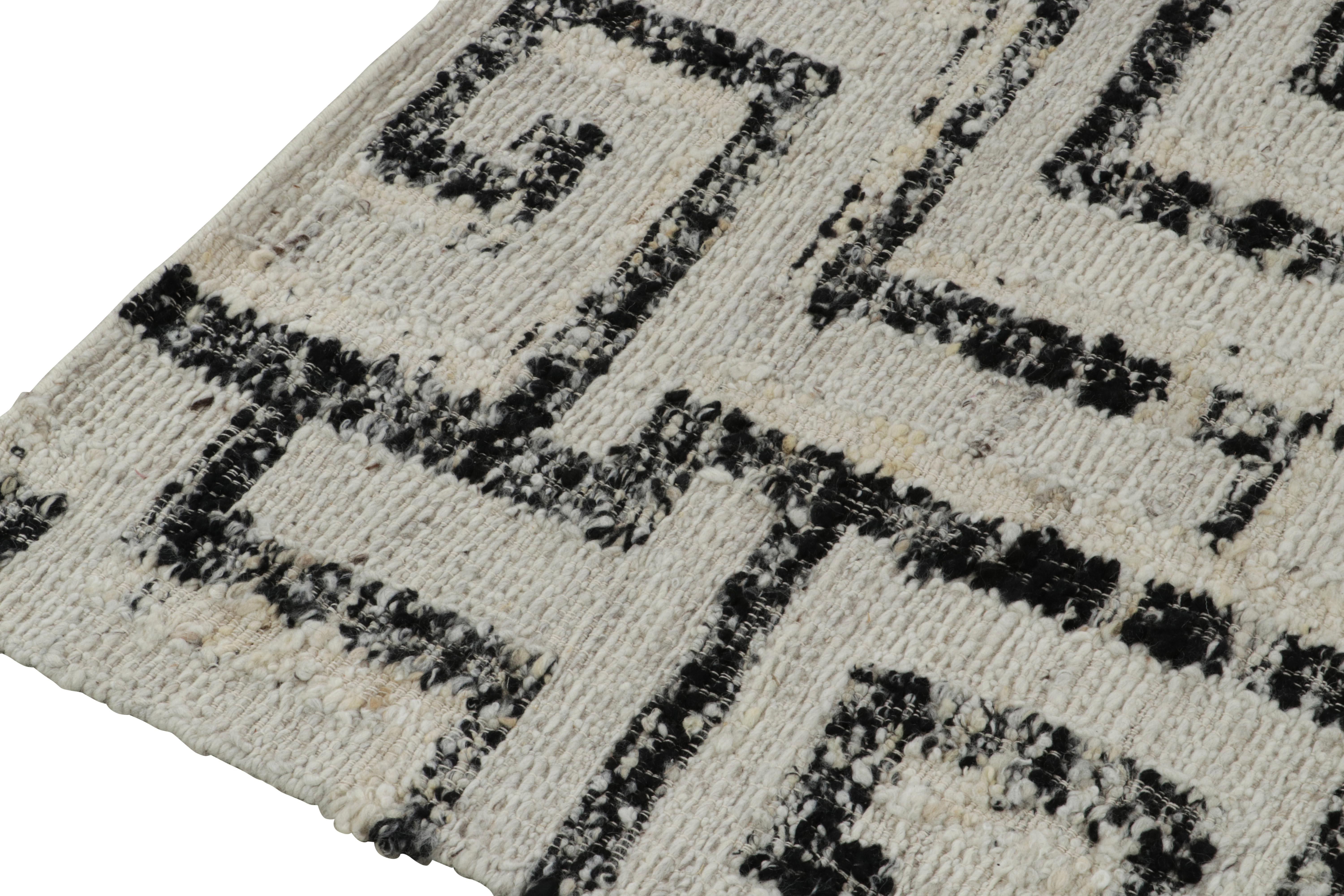 Hand-Knotted Rug & Kilim's Contemporary Kilim Rug in Ivory, Charcoal Black Deco Pattern For Sale
