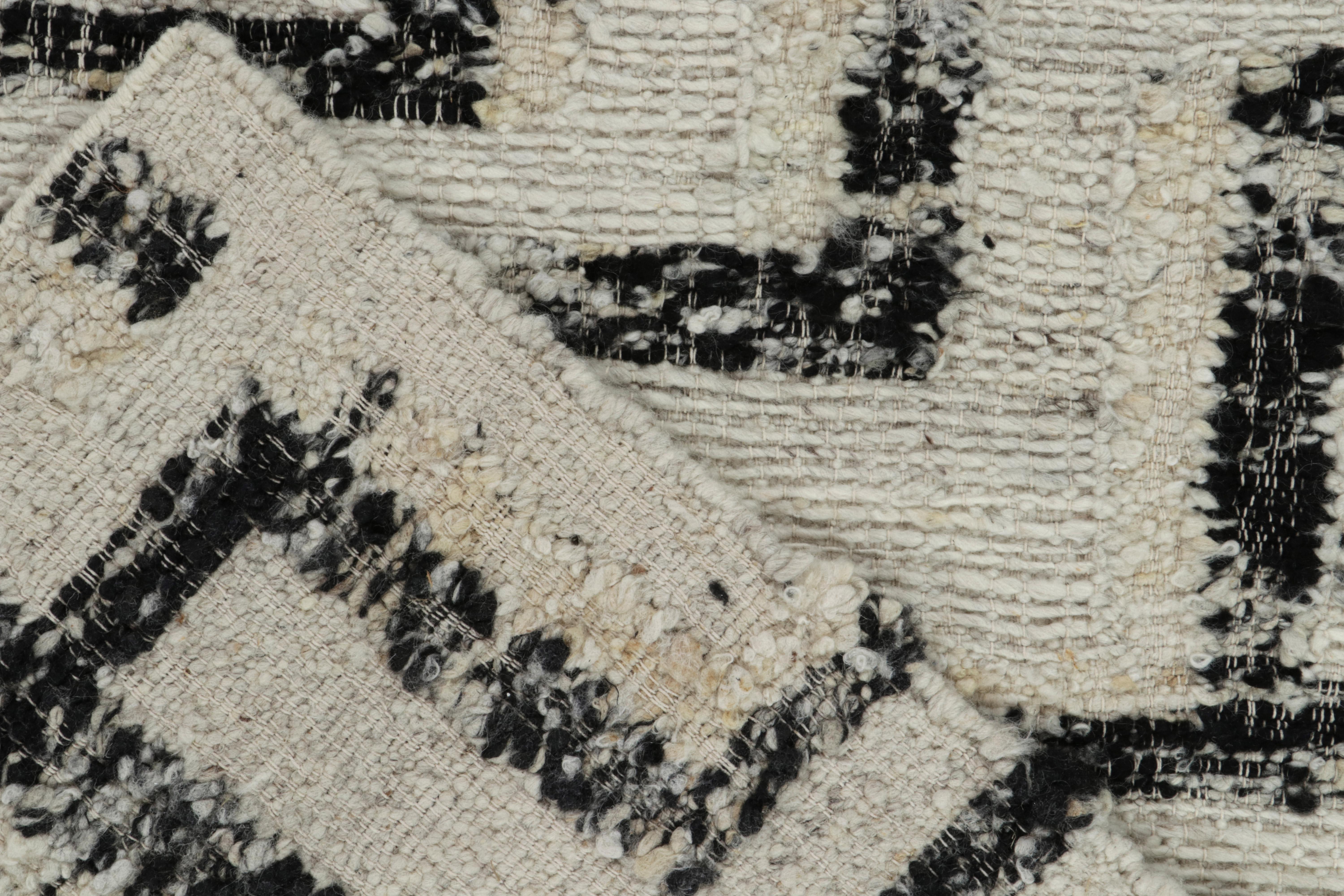 Wool Rug & Kilim's Contemporary Kilim Rug in Ivory, Charcoal Black Deco Pattern For Sale