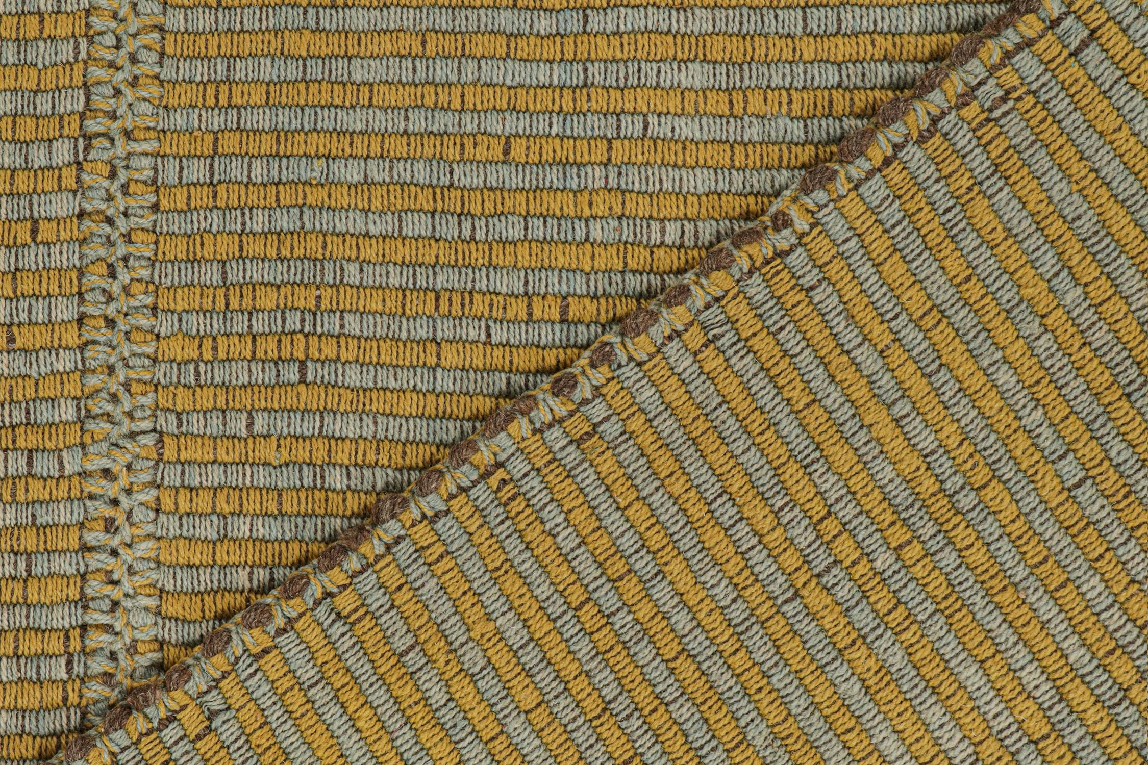 XXIe siècle et contemporain Rug & Kilim’s Contemporary Kilim Rug in Mustard with Sky Blue Stripes en vente