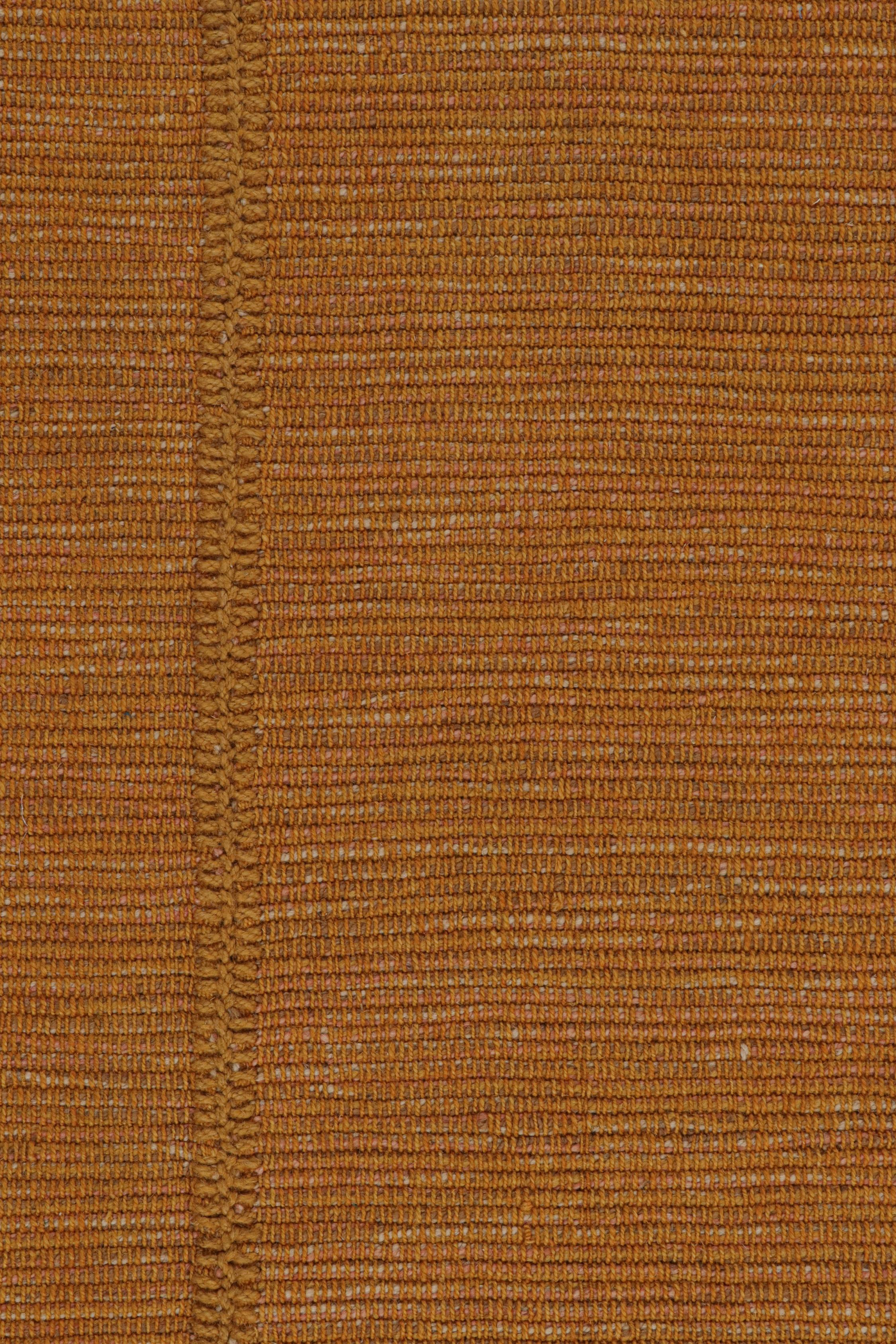 Rug & Kilim’s Contemporary Kilim Rug in Ochre with Beige and Pink Accents Neuf - En vente à Long Island City, NY