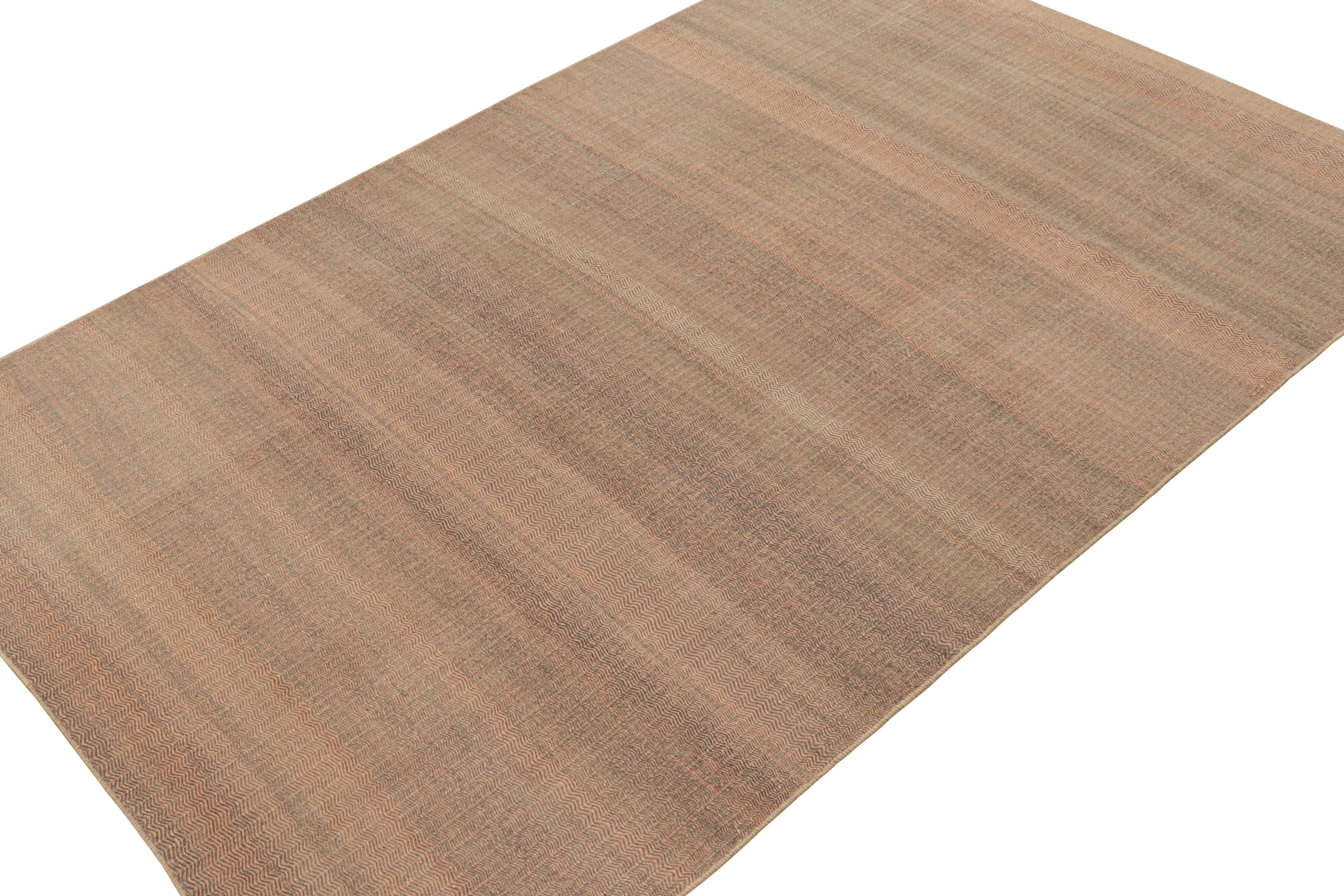 Modern Rug & Kilim’s Contemporary Kilim Rug in Peach and Greige Chevrons For Sale
