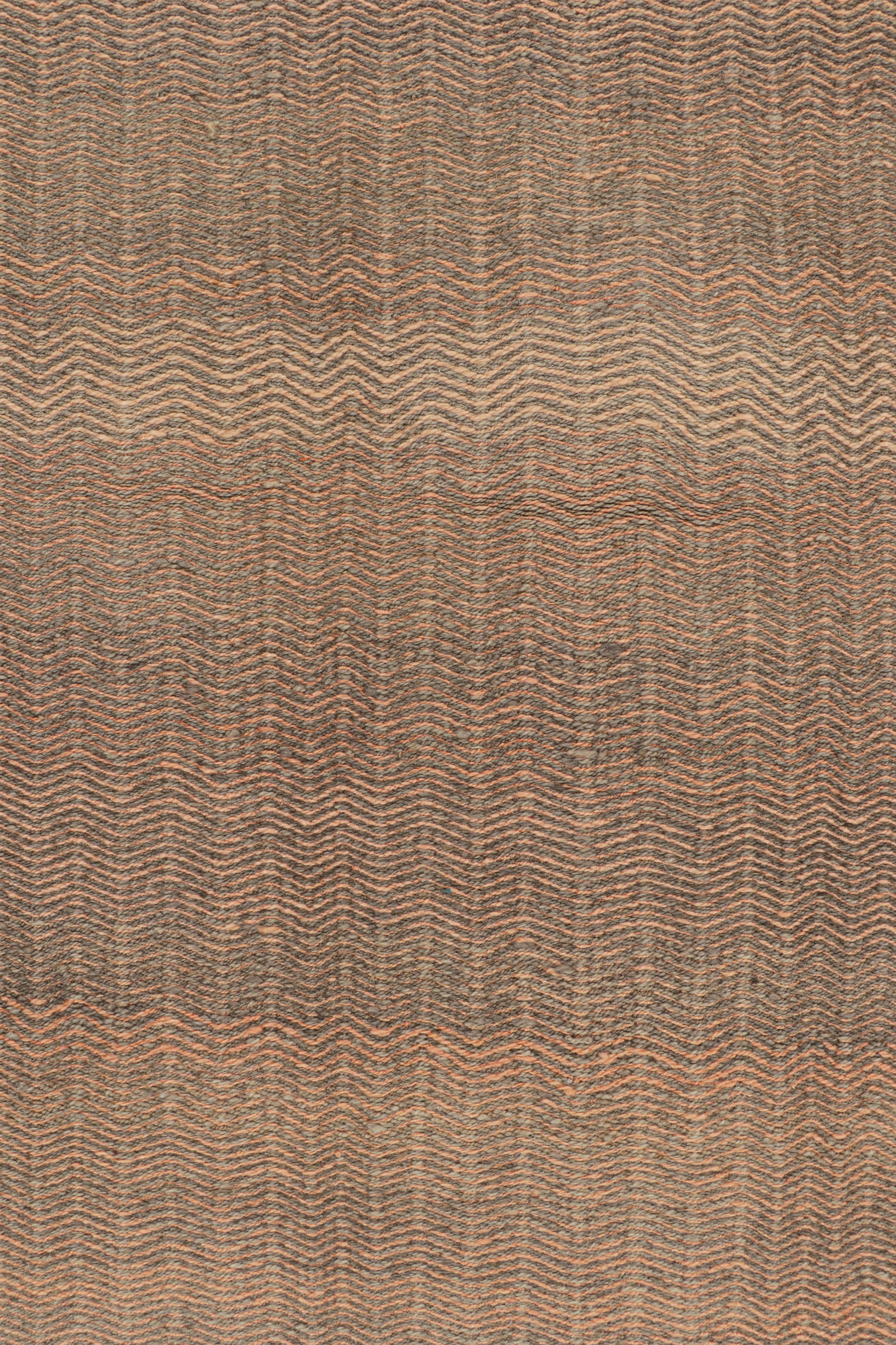 Rug & Kilim’s Contemporary Kilim Rug in Peach and Greige Chevrons In New Condition For Sale In Long Island City, NY