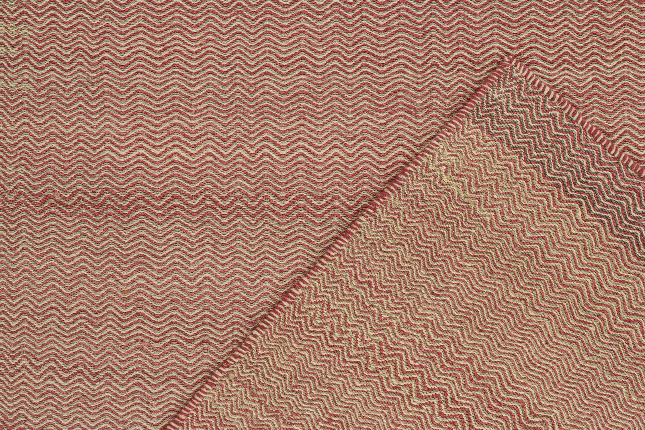 Rug & Kilim’s Contemporary Kilim Rug in Pink and Beige Chevrons In New Condition For Sale In Long Island City, NY