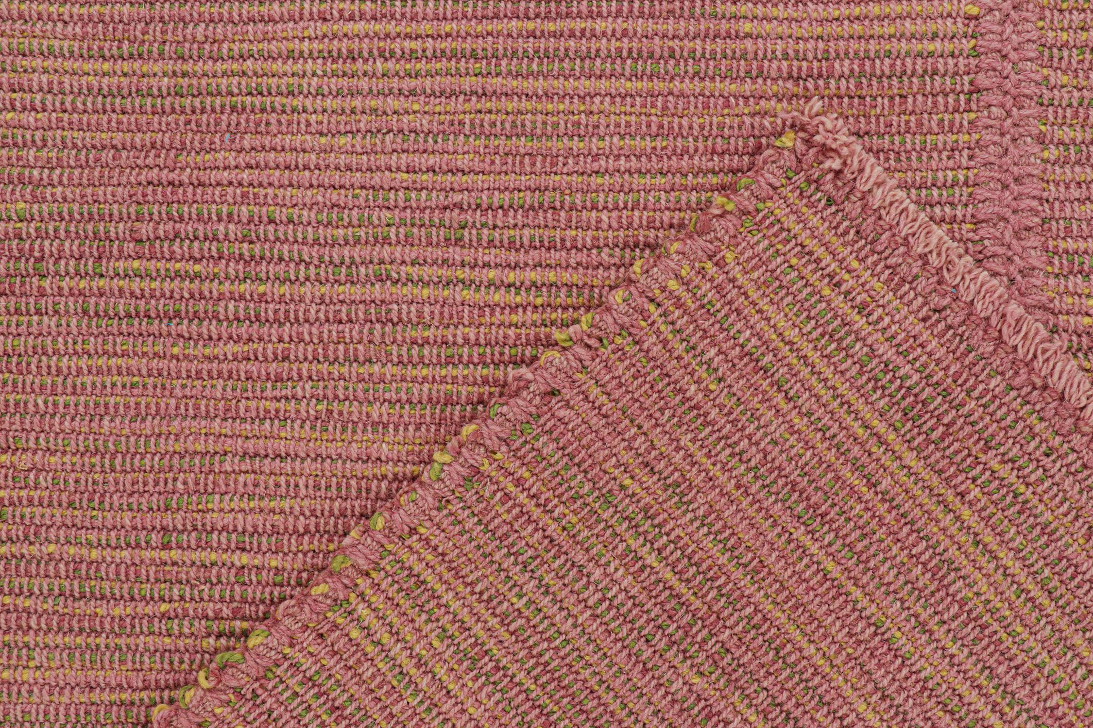 XXIe siècle et contemporain Rug & Kilim's Contemporary Kilim Rug in Pink with Yellow and Green Accents (tapis Kilim contemporain en rose avec des accents jaunes et verts) en vente
