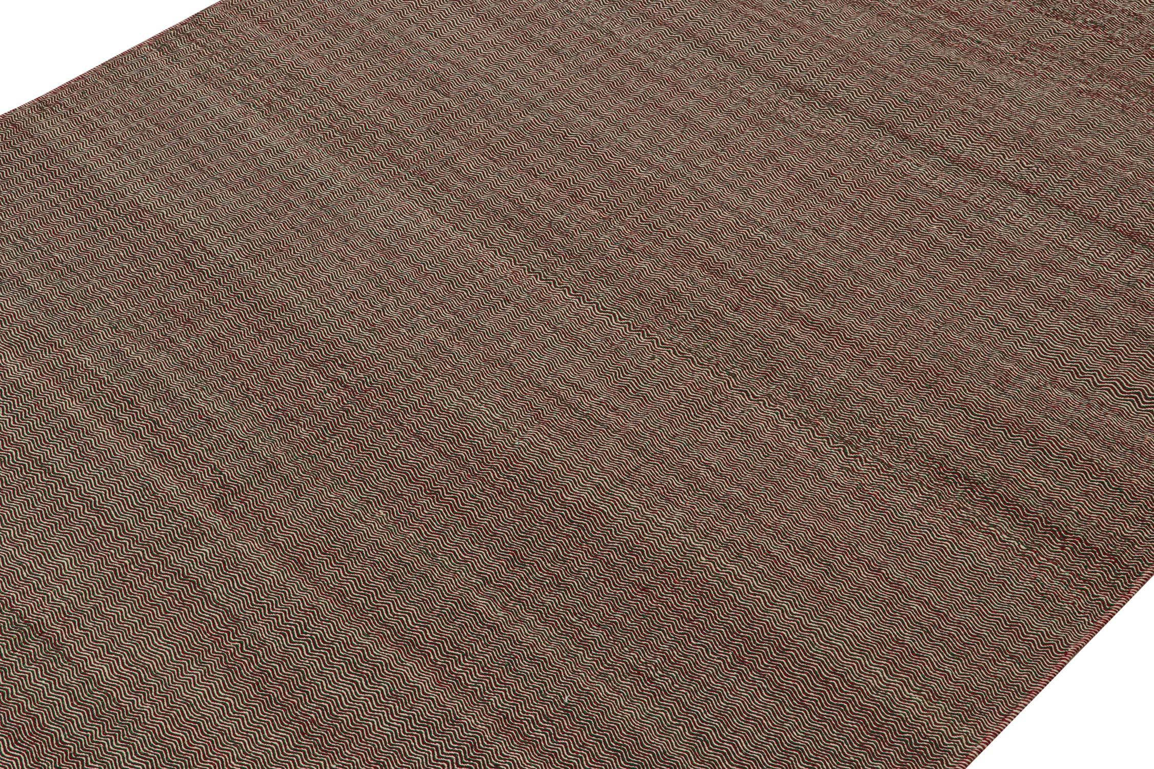 Alfombra contemporánea Rug & Kilim en chevrones rojos, verdes y blancos Anudado a mano en venta
