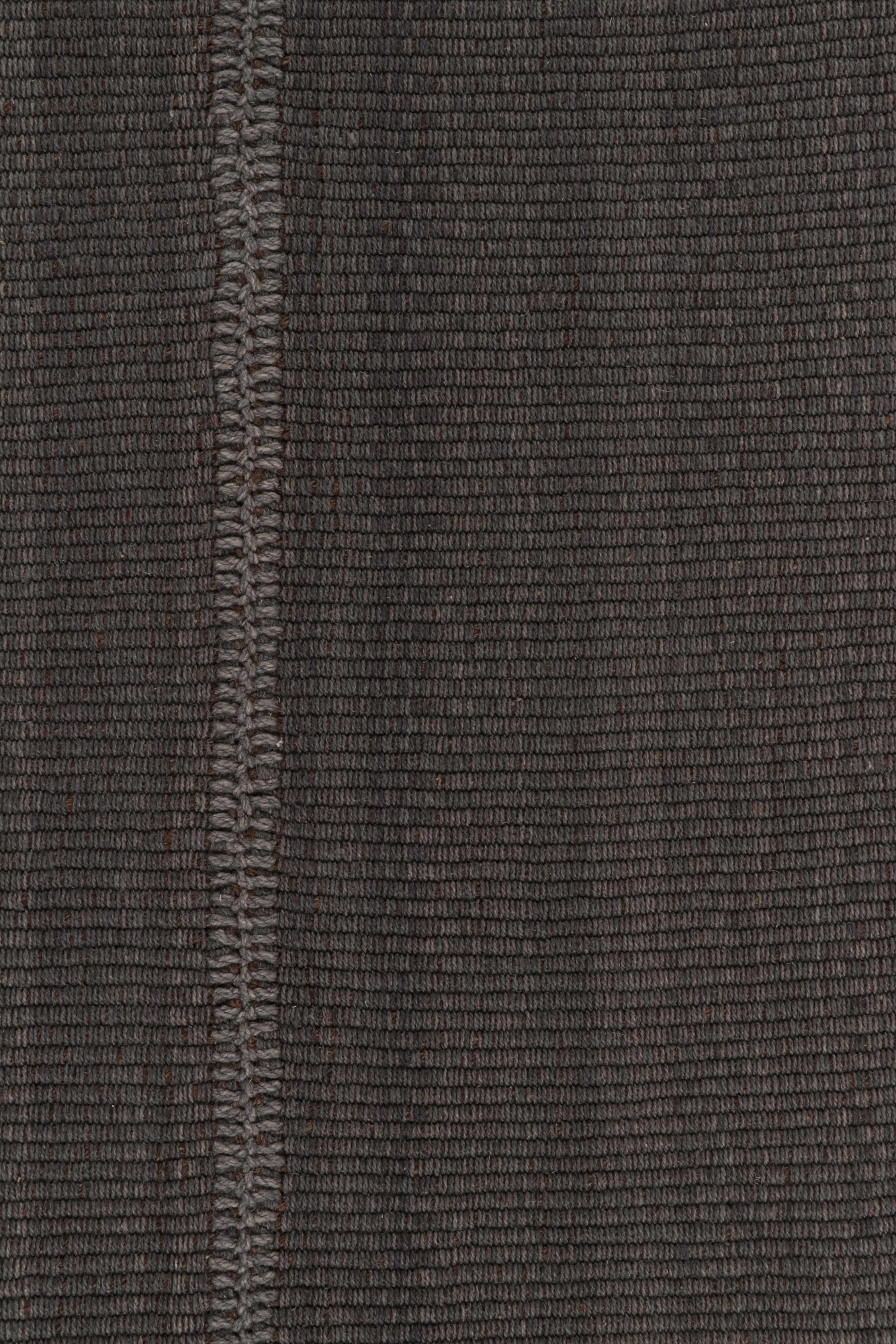 Rug & Kilim's Contemporary Kilim Teppich in Schiefergrau mit braunen Akzenten im Zustand „Neu“ im Angebot in Long Island City, NY