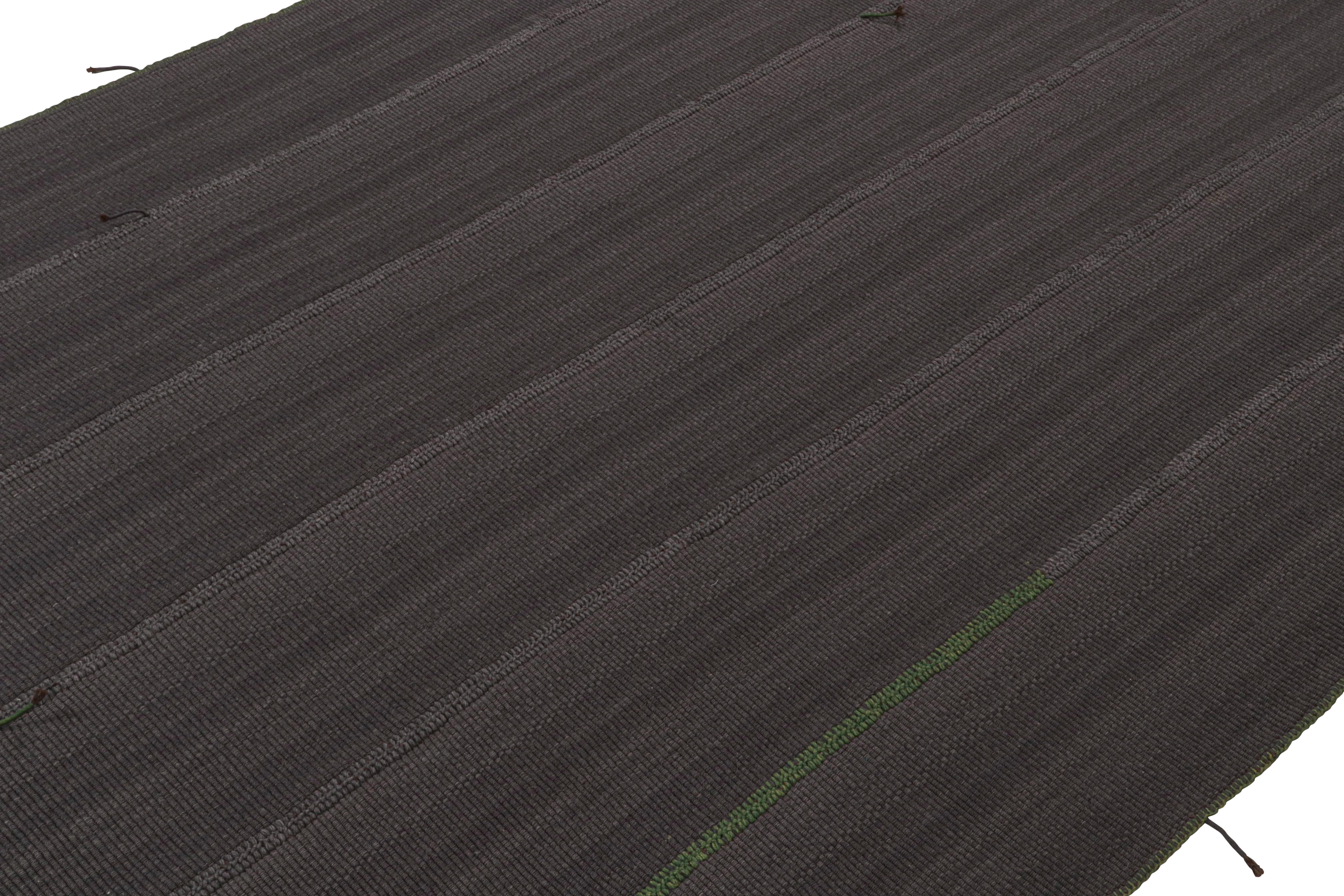 Persiano Rug & Kilim - Tappeto Kilim contemporaneo in grigio ardesia con accenti viola e marroni in vendita