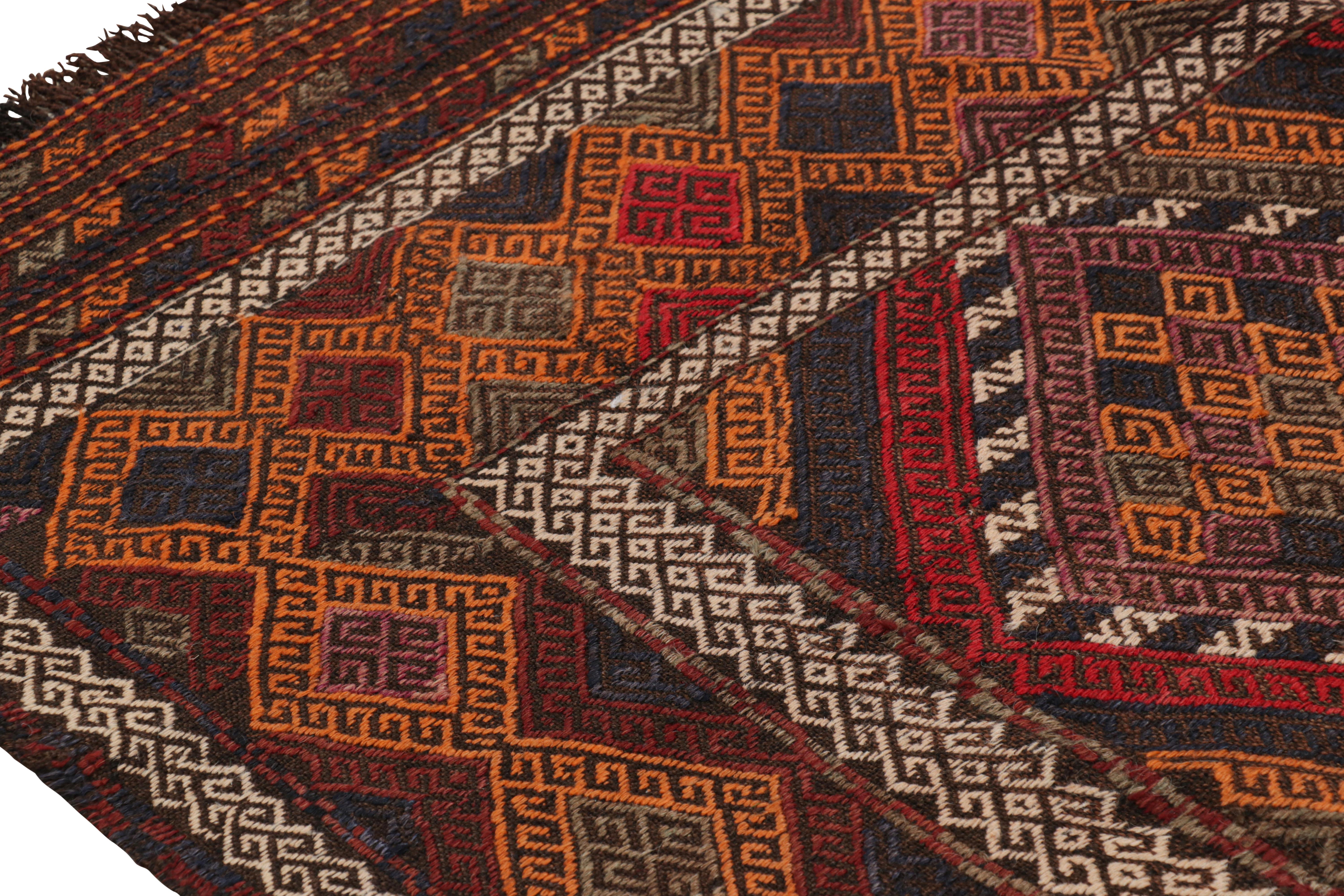 Tribal Rug & Kilim's Contemporary Kilim Rug with Polychromatic Geometric Pattern (Tapis Kilim contemporain à motif géométrique polychrome) en vente