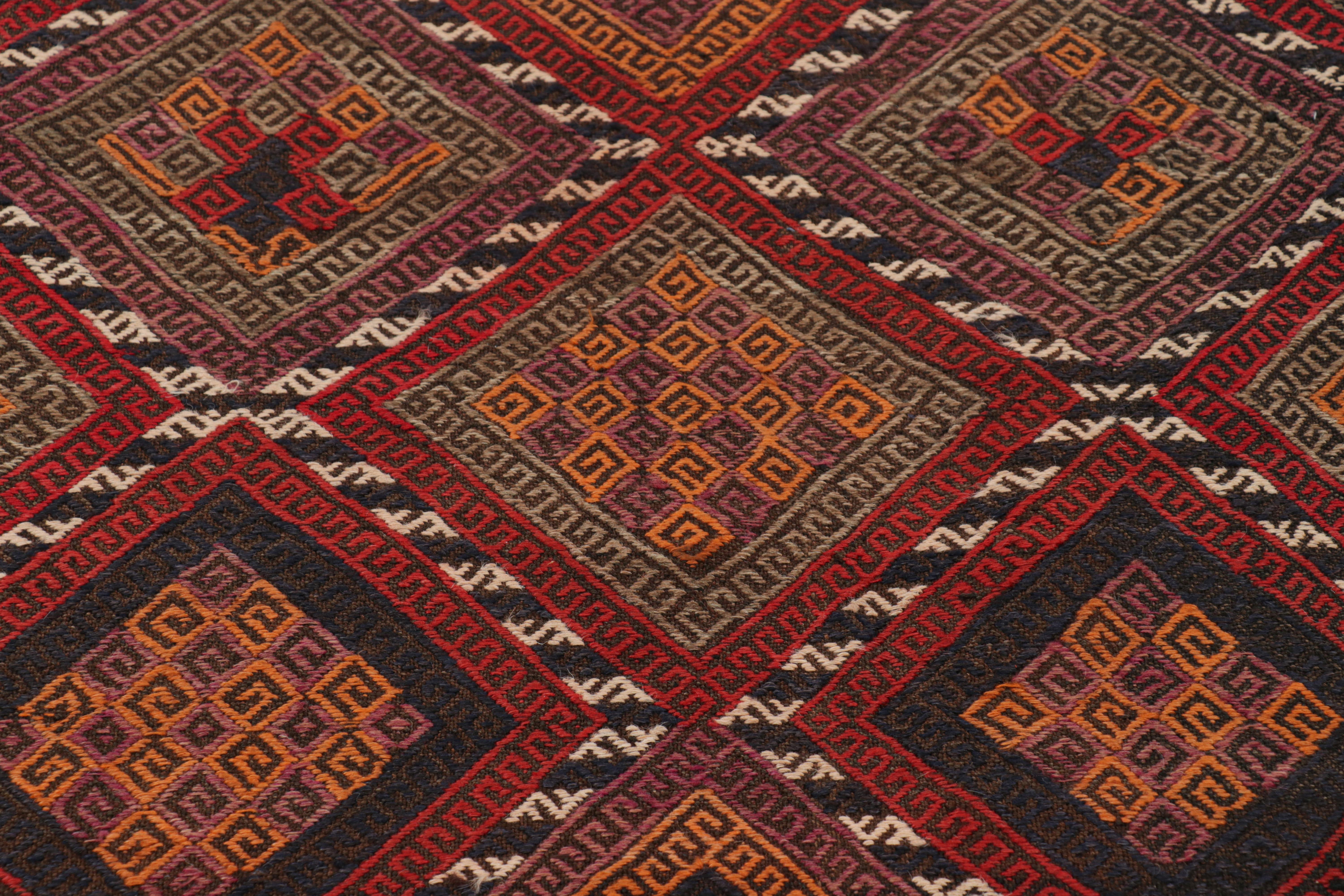 Rug & Kilim's Contemporary Kilim Rug with Polychromatic Geometric Pattern (Tapis Kilim contemporain à motif géométrique polychrome) Neuf - En vente à Long Island City, NY