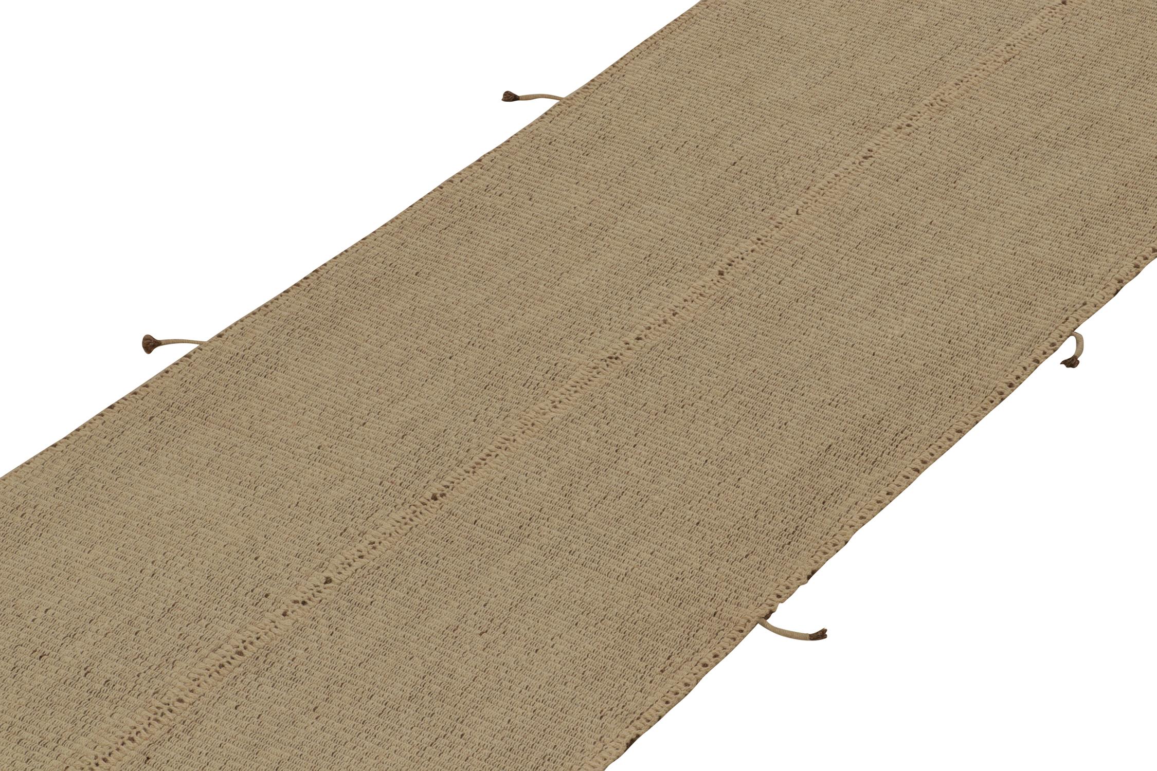Rug & Kilim's Contemporary Kilim Runner in Beige-Braun mit gedämpften Streifen (Afghanisch) im Angebot