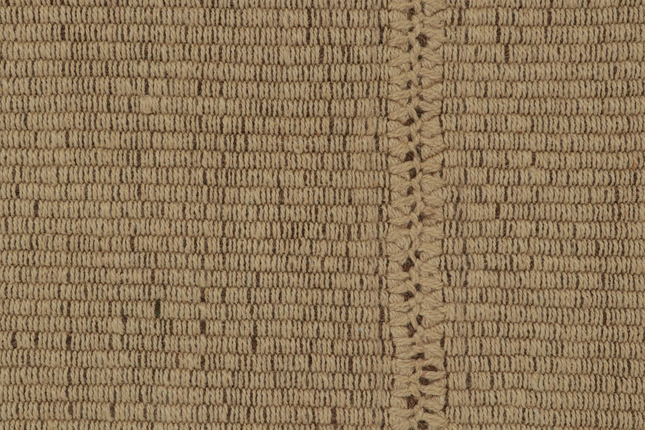Rug & Kilim's Contemporary Kilim Runner in Beige-Braun mit gedämpften Streifen im Zustand „Neu“ im Angebot in Long Island City, NY