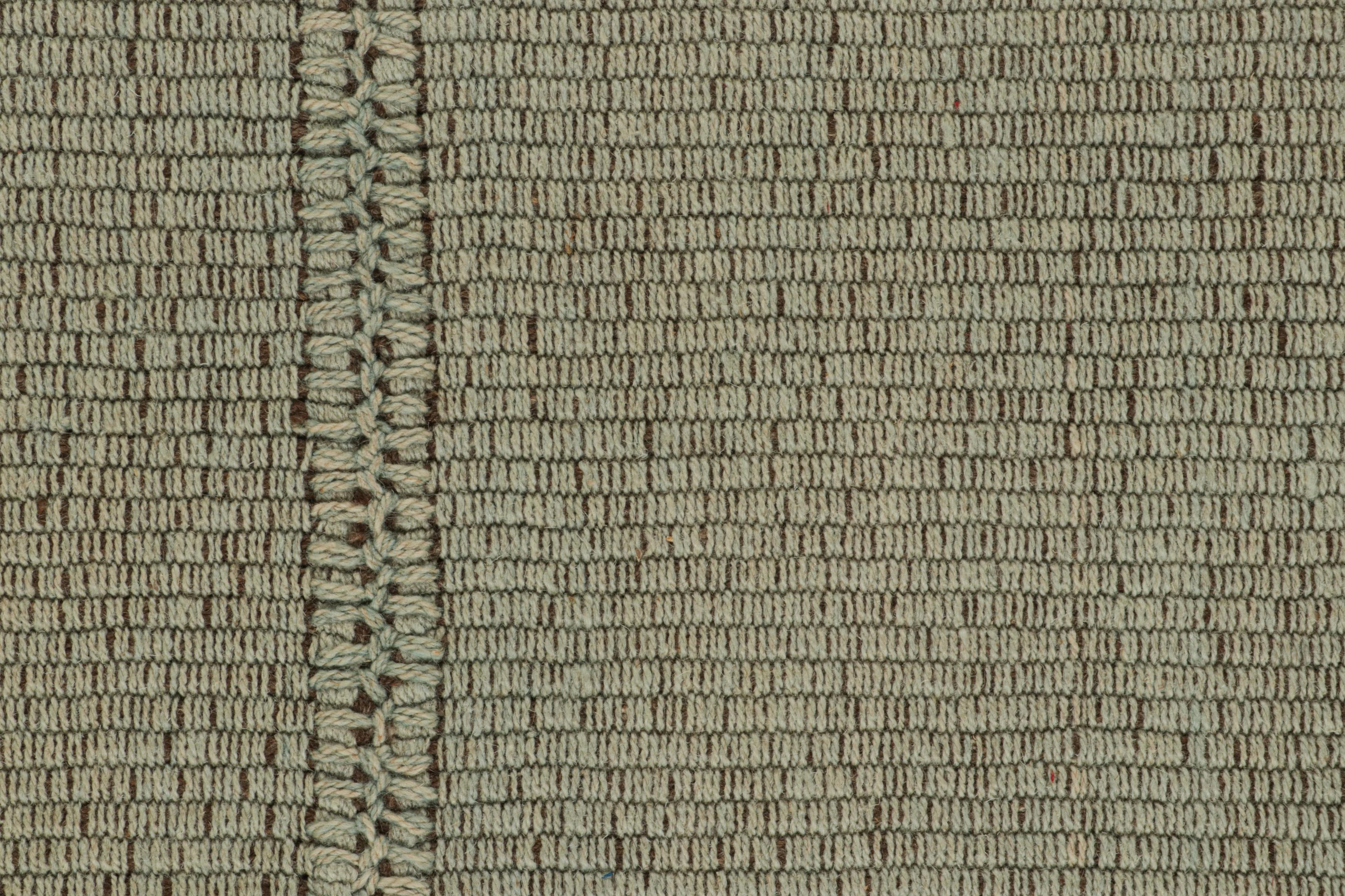 Rug & Kilim: Runner Kilim contemporaneo in blu con accenti beige e marroni In condizioni Nuovo in vendita a Long Island City, NY