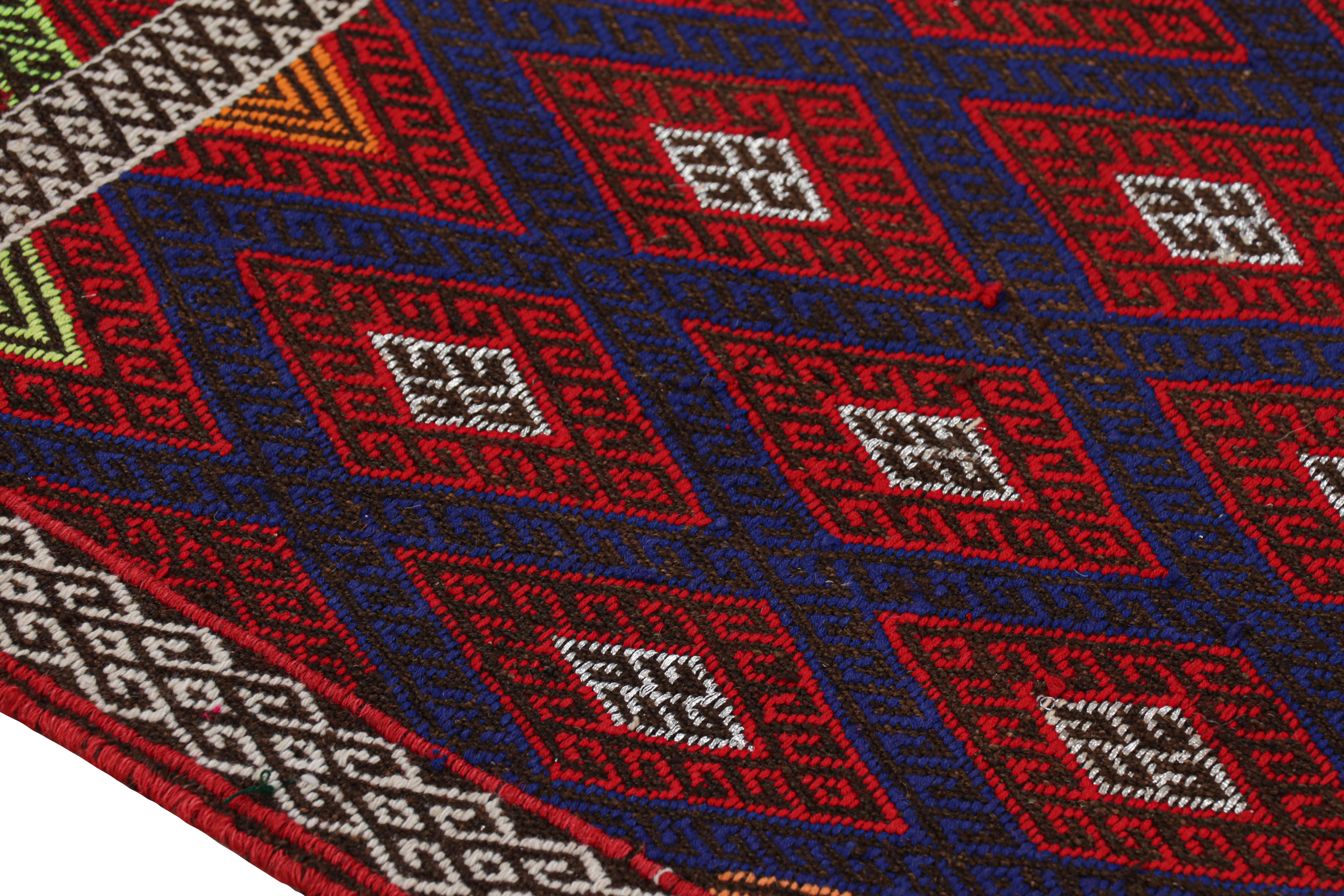 Rug & Kilim - Tappeto Runner Kilim contemporaneo con motivo geometrico policromatico In condizioni Nuovo in vendita a Long Island City, NY
