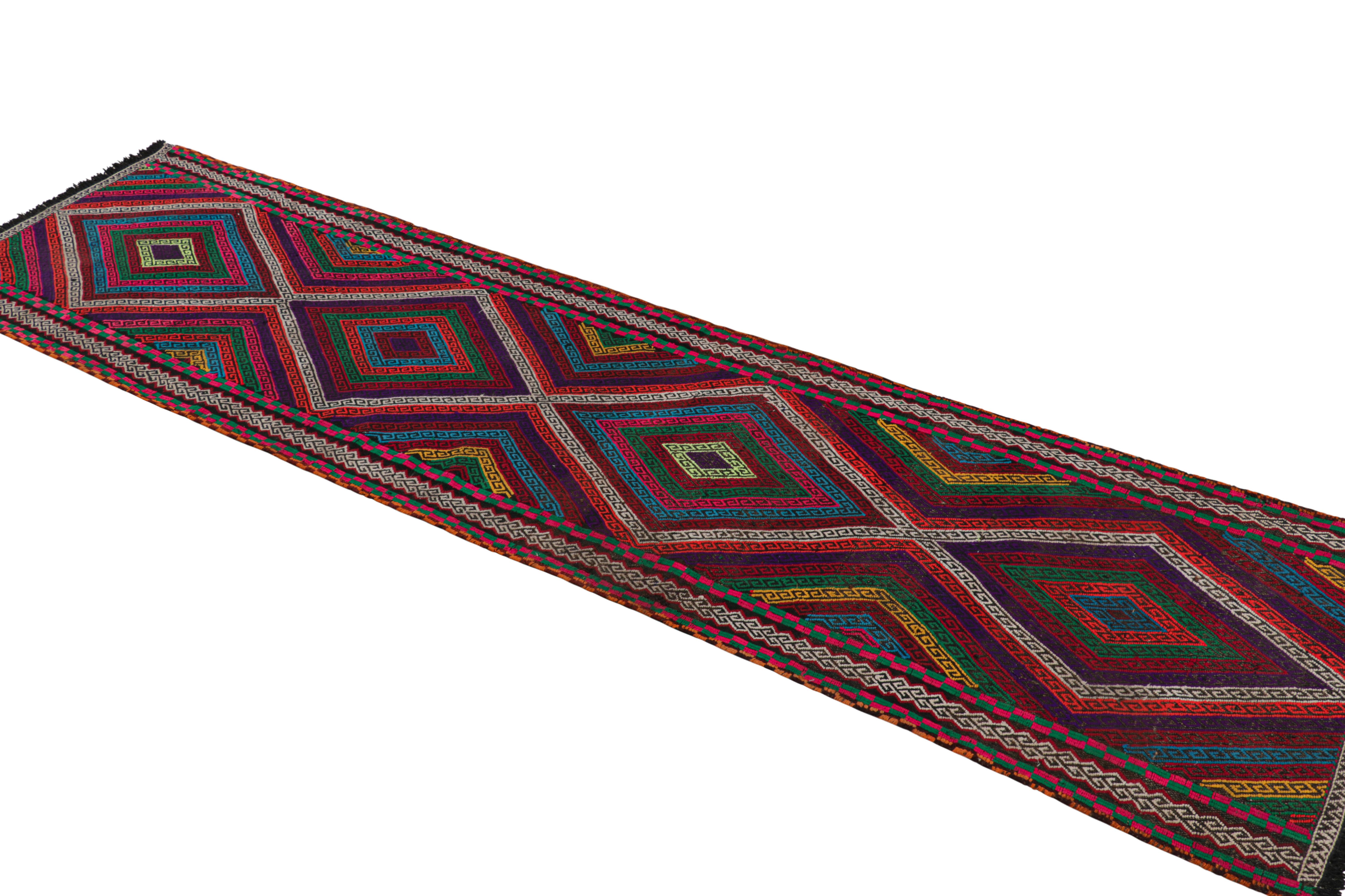 Afghan Tapis de course contemporain en Kilim de Rug & Kilim avec médaillons géométriques polychromes en vente