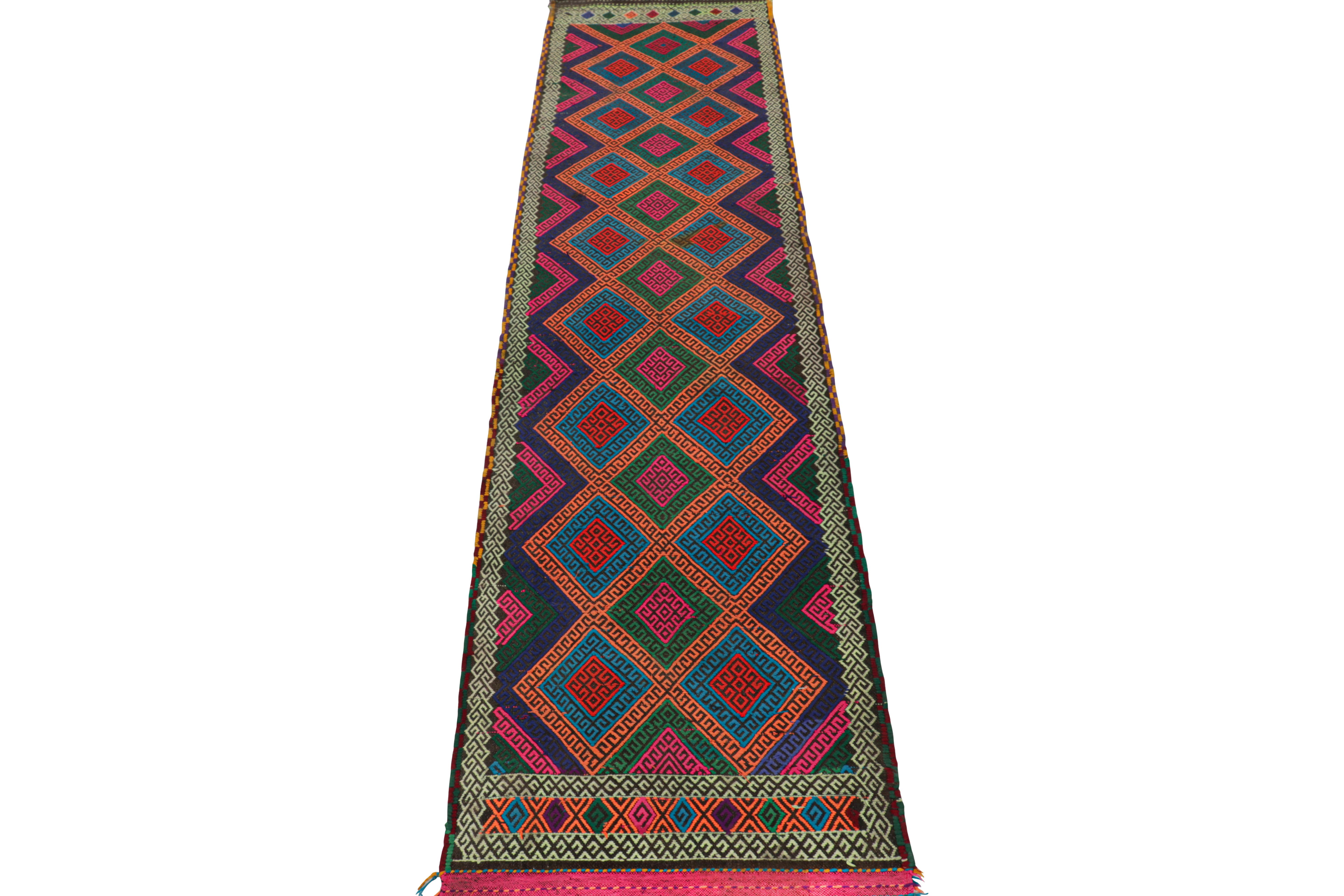 Traves de Mesa Contemporáneo de Rug & Kilim con Medallones Geométricos Policromáticos Tejido a mano en venta