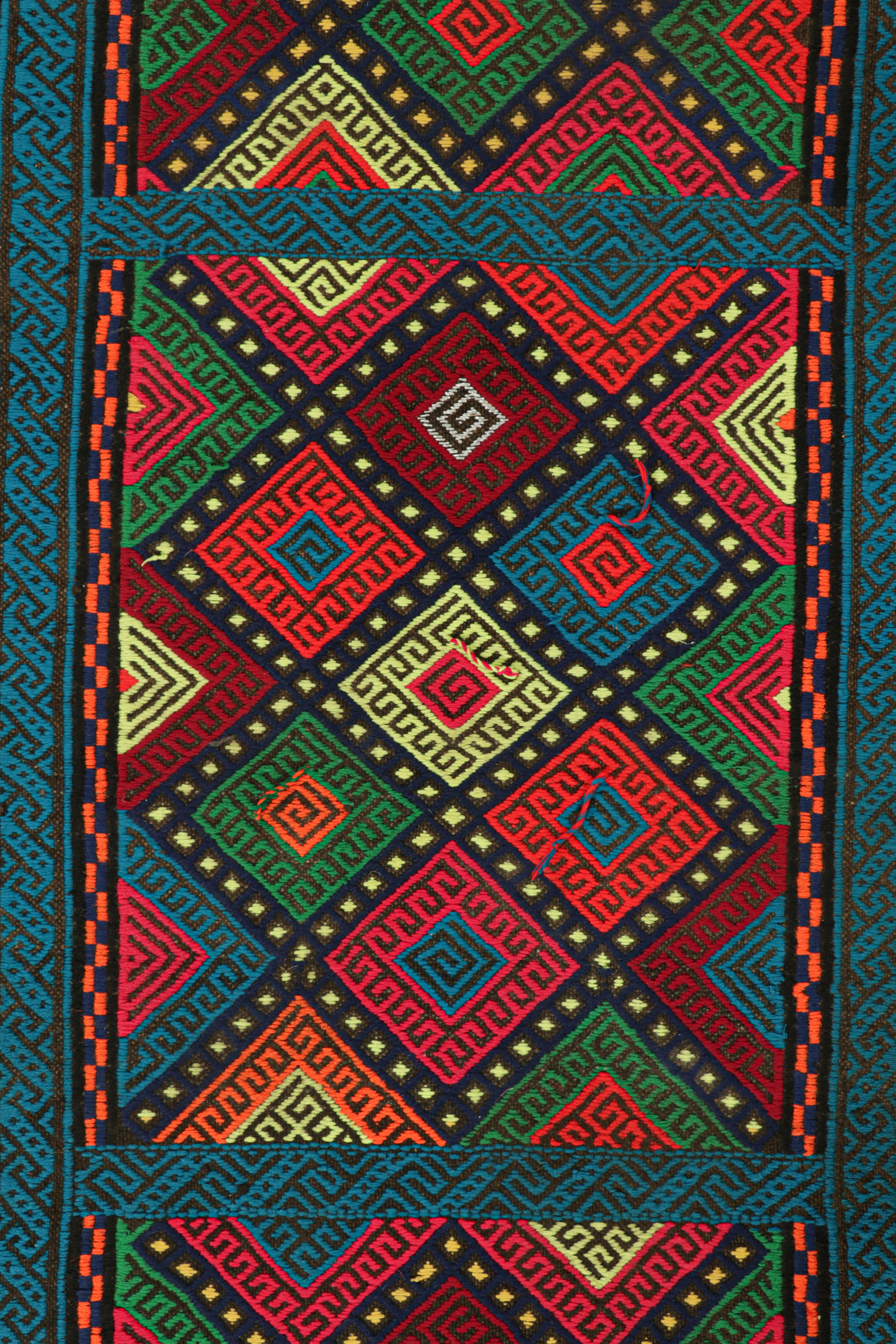 Tapis de course contemporain en Kilim de Rug & Kilim avec médaillons géométriques polychromes Neuf - En vente à Long Island City, NY