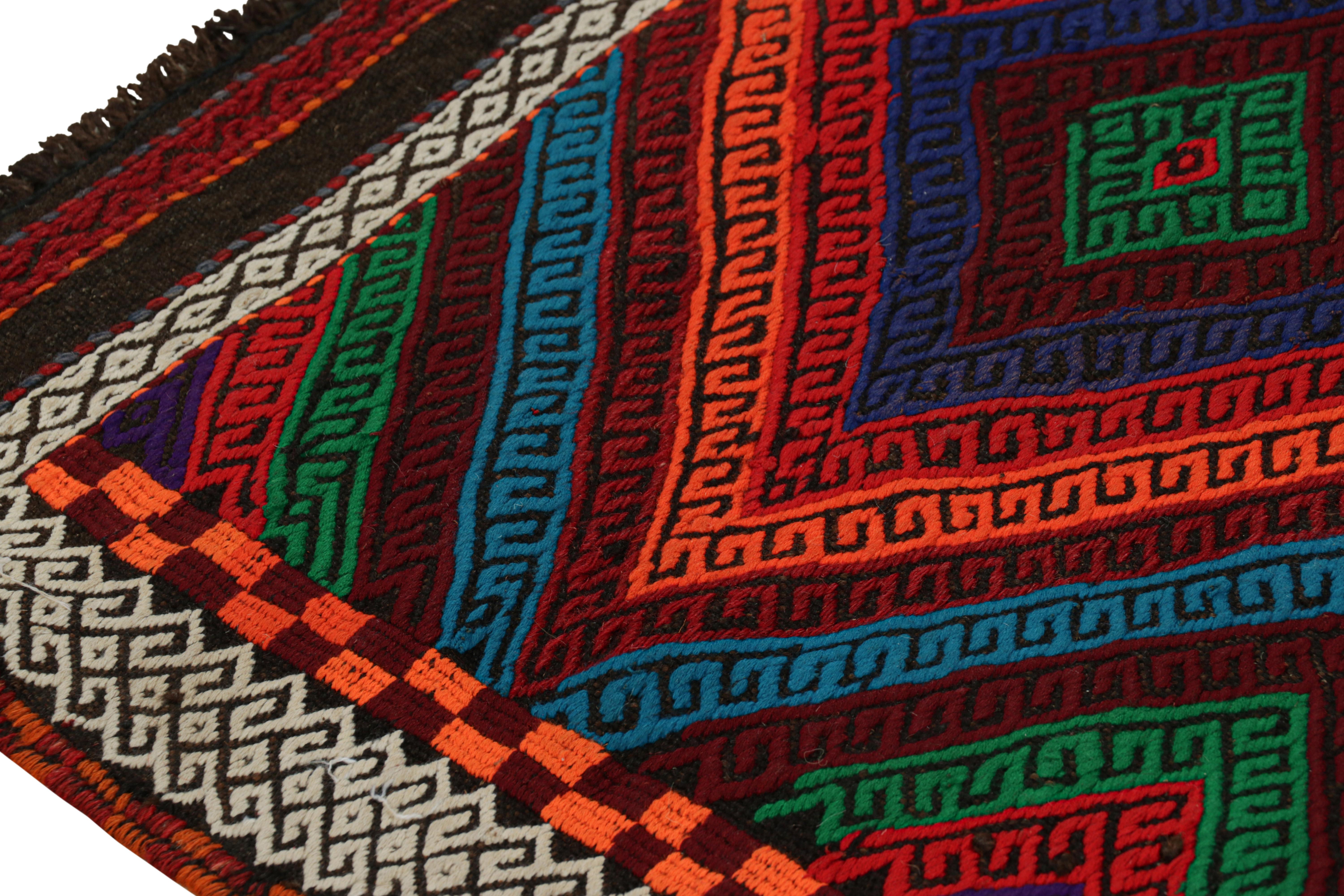 Traves de Mesa Contemporáneo de Rug & Kilim con Medallones Geométricos Policromáticos en Nuevo estado para la venta en Long Island City, NY
