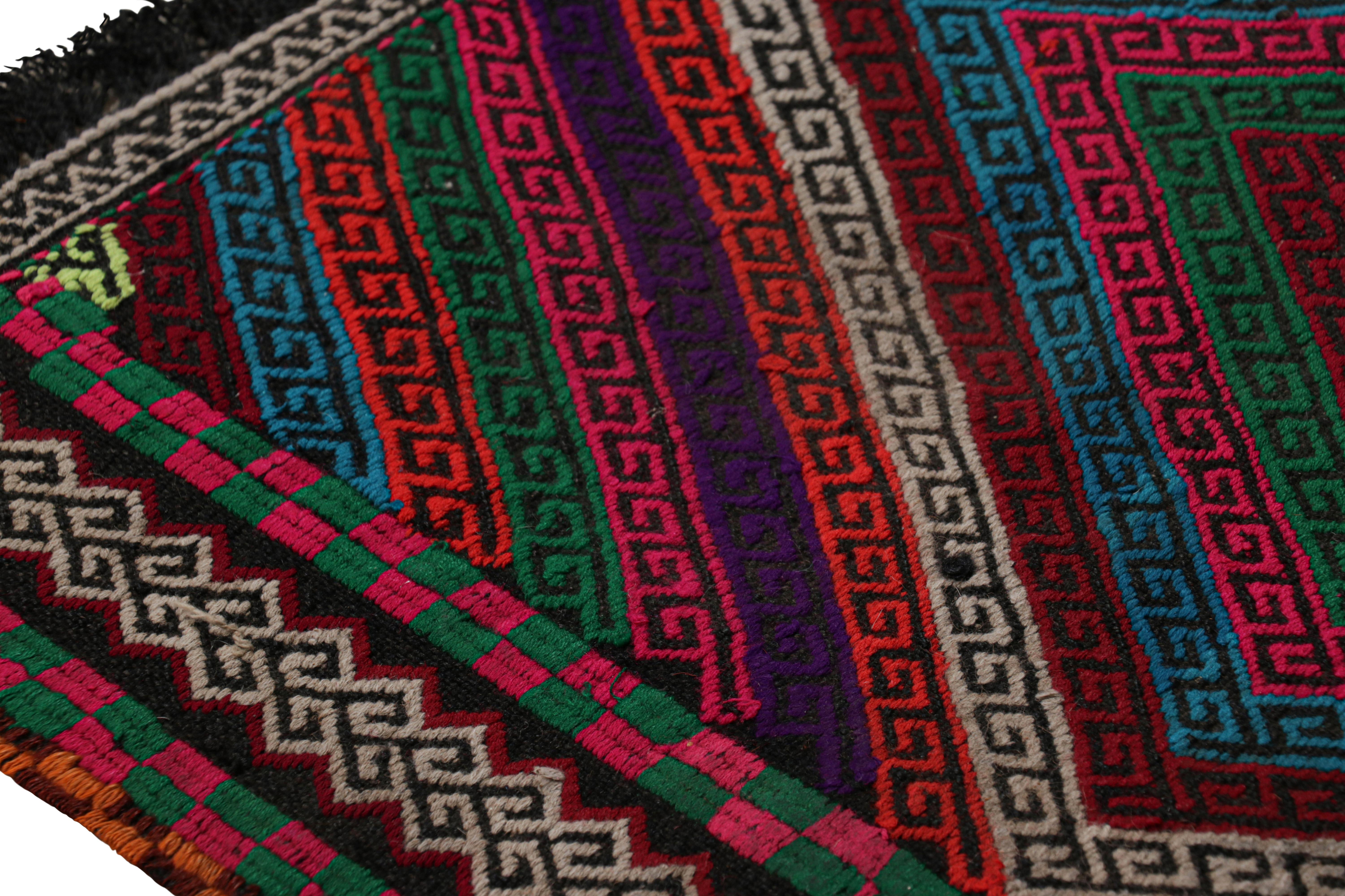 Tapis de course contemporain en Kilim de Rug & Kilim avec médaillons géométriques polychromes Neuf - En vente à Long Island City, NY