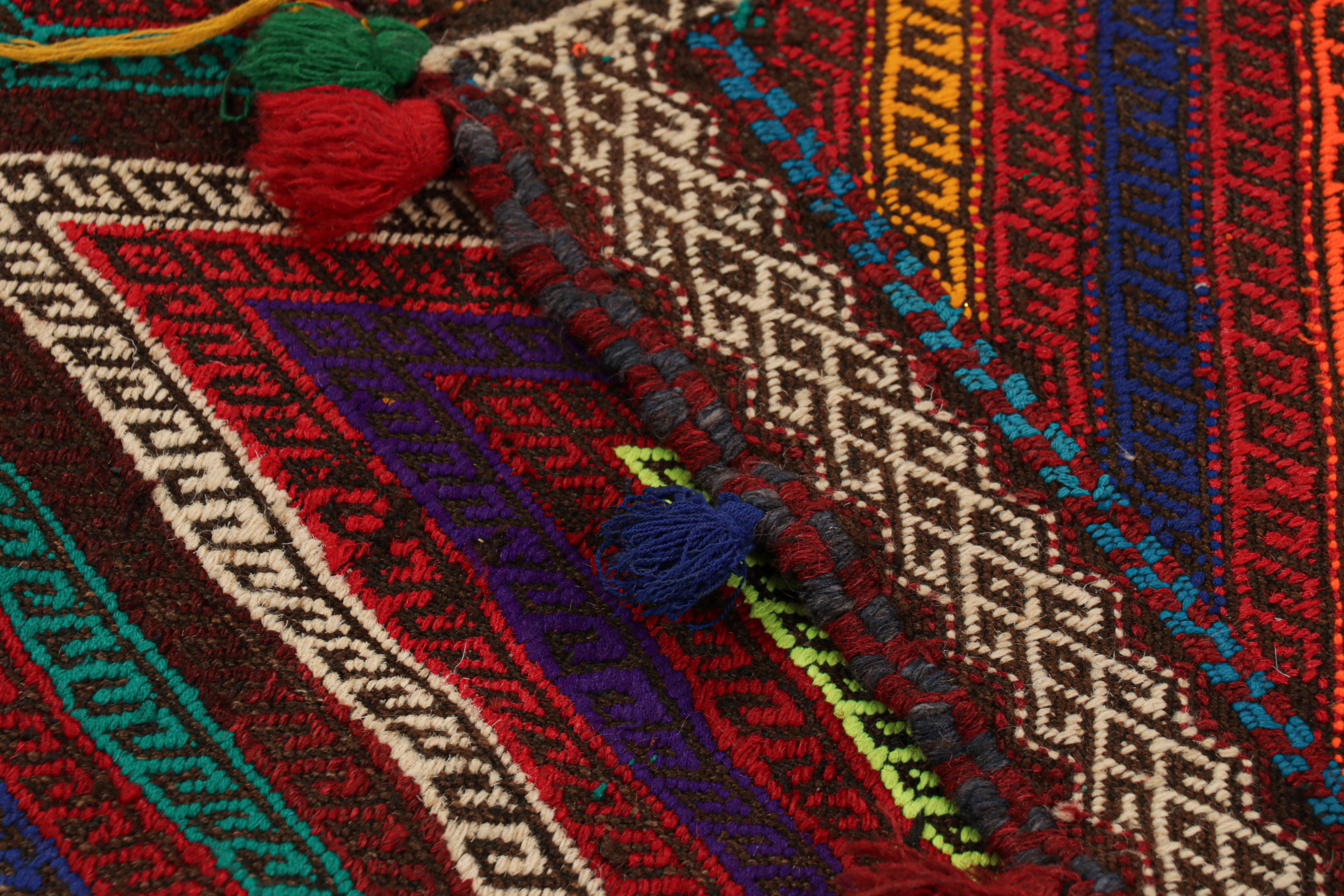 XXI secolo e contemporaneo Rug & Kilim - Runner in kilim contemporaneo con medaglioni geometrici policromatici in vendita