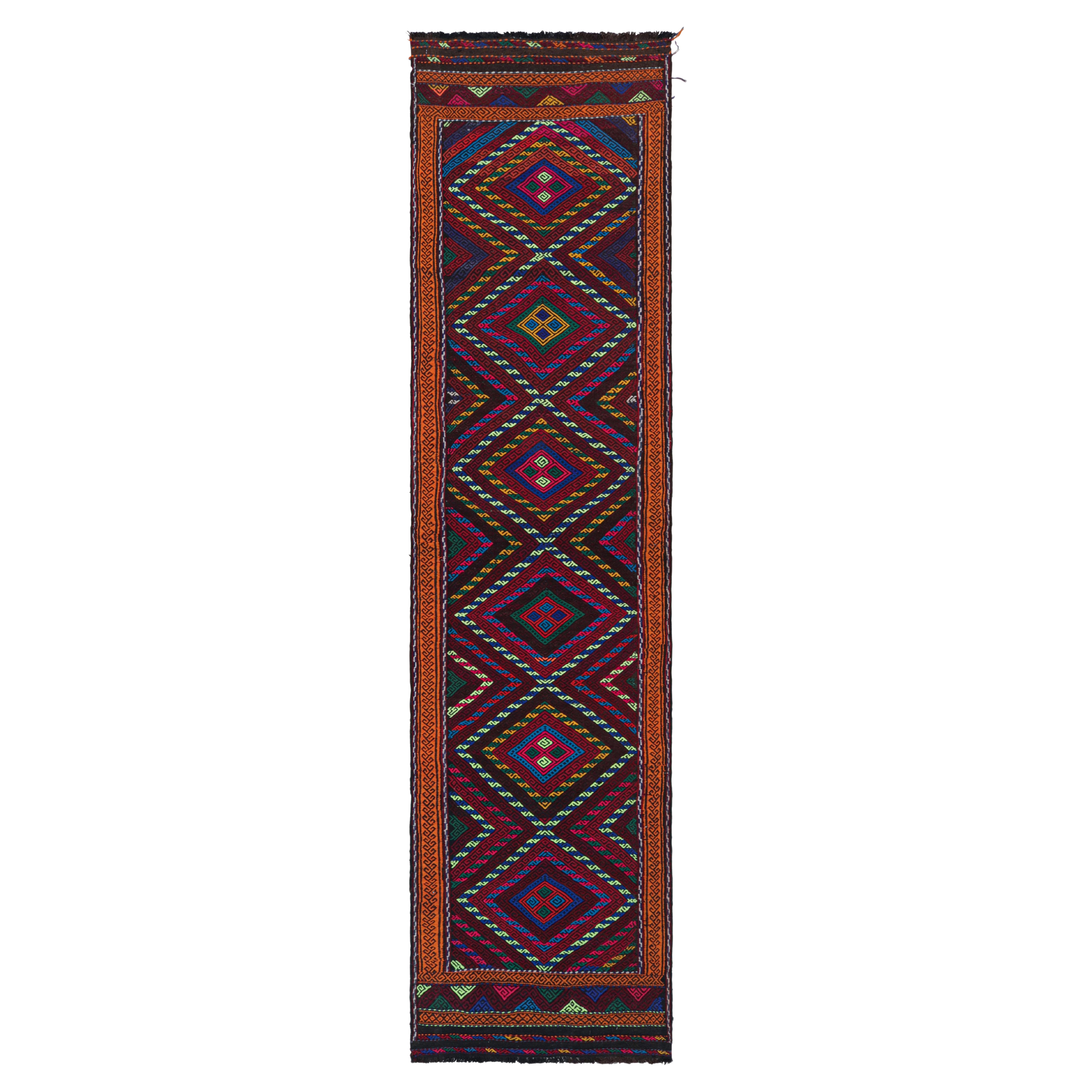Tapis de course contemporain en Kilim de Rug & Kilim avec médaillons géométriques polychromes
