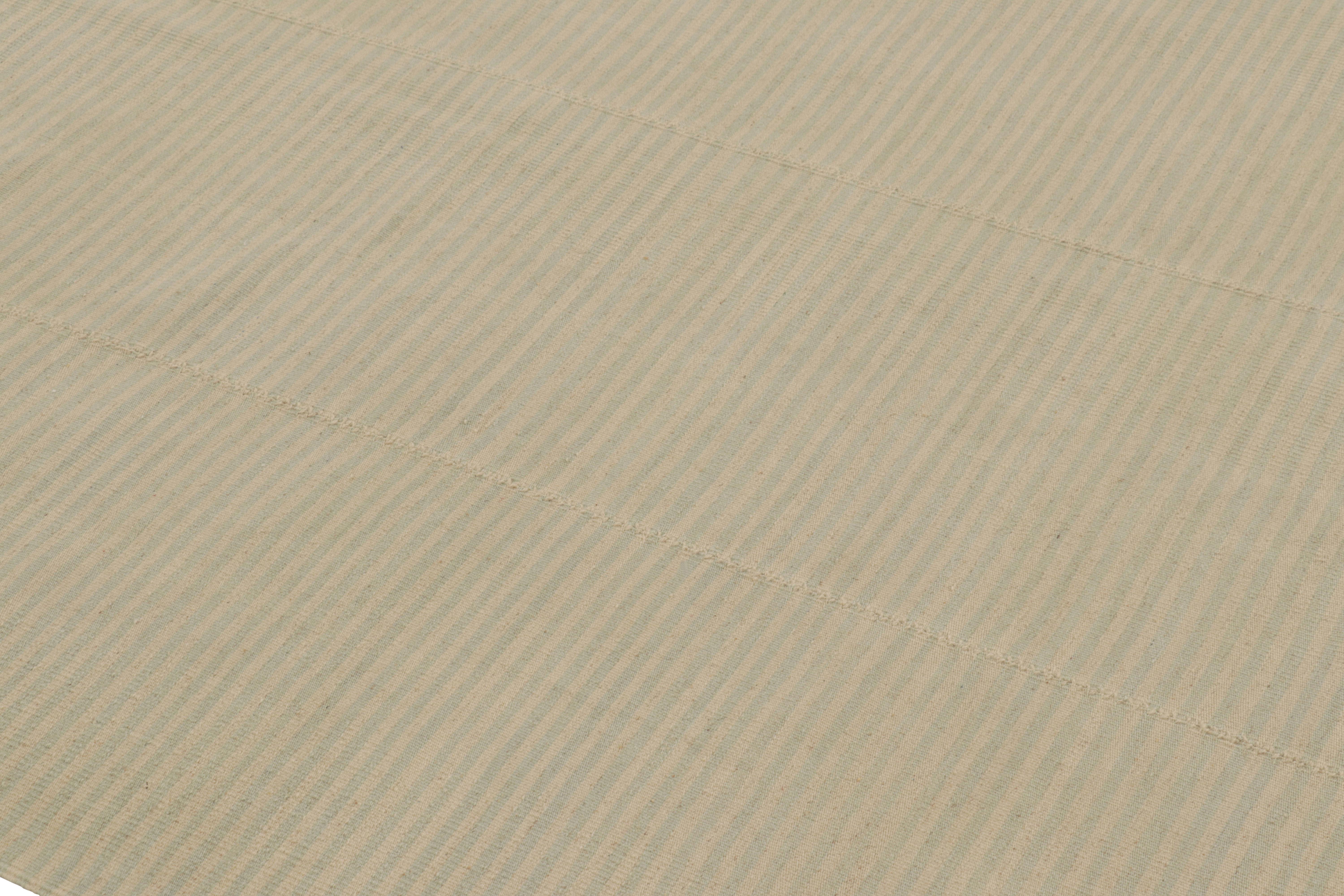 Dieser handgewebte 5 x 6 cm große zeitgenössische Kilim stammt aus einer aufregenden neuen Flachgewebe-Kollektion von Rug & Kilim, die nach Maß gefertigt wird.

Über das Design:

