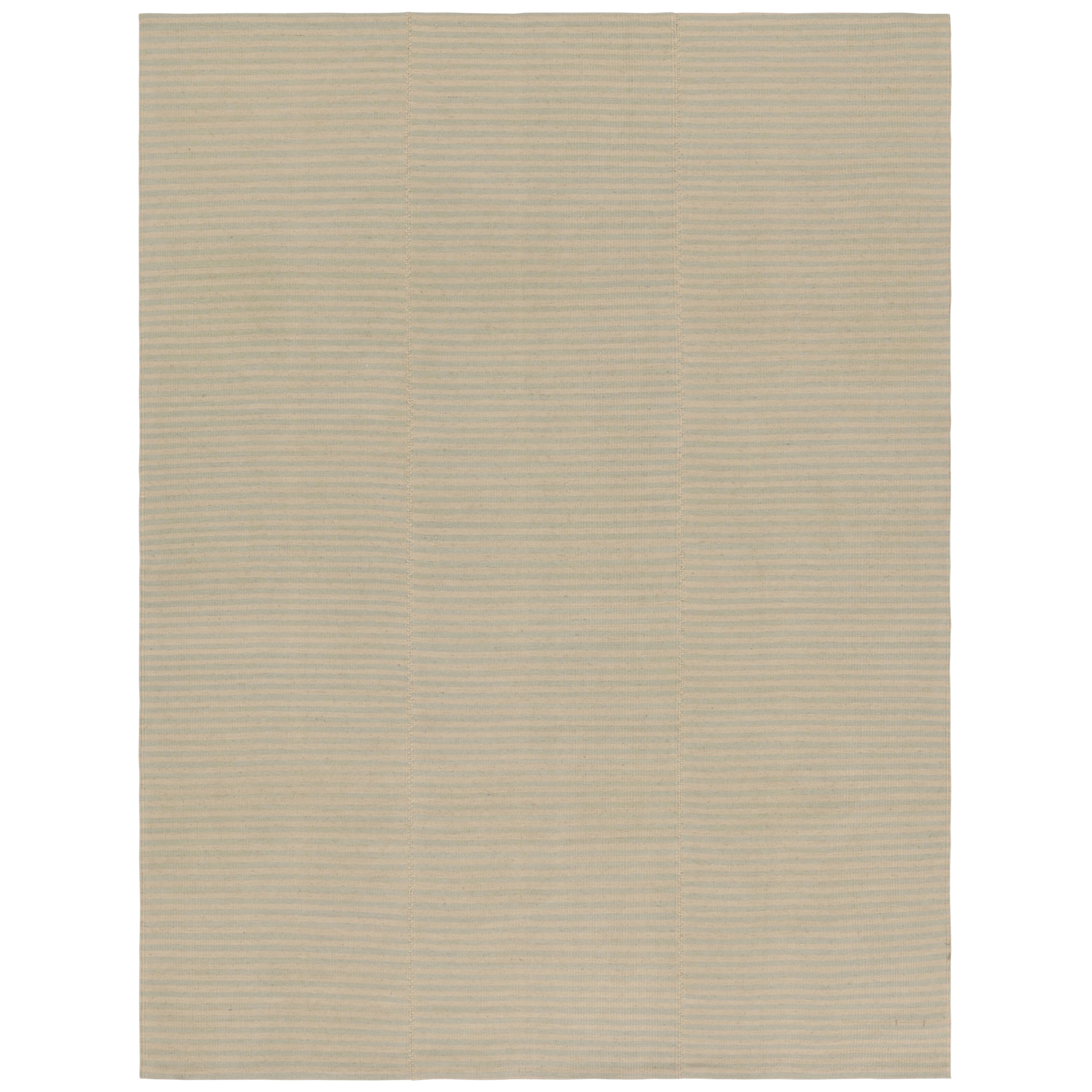 Rug
Kilim è un kilim contemporaneo a strisce color crema, bianco e azzurro.