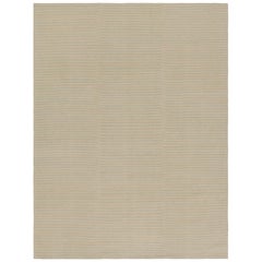 Rug 
Kilim è un kilim contemporaneo a strisce color crema, bianco e azzurro.