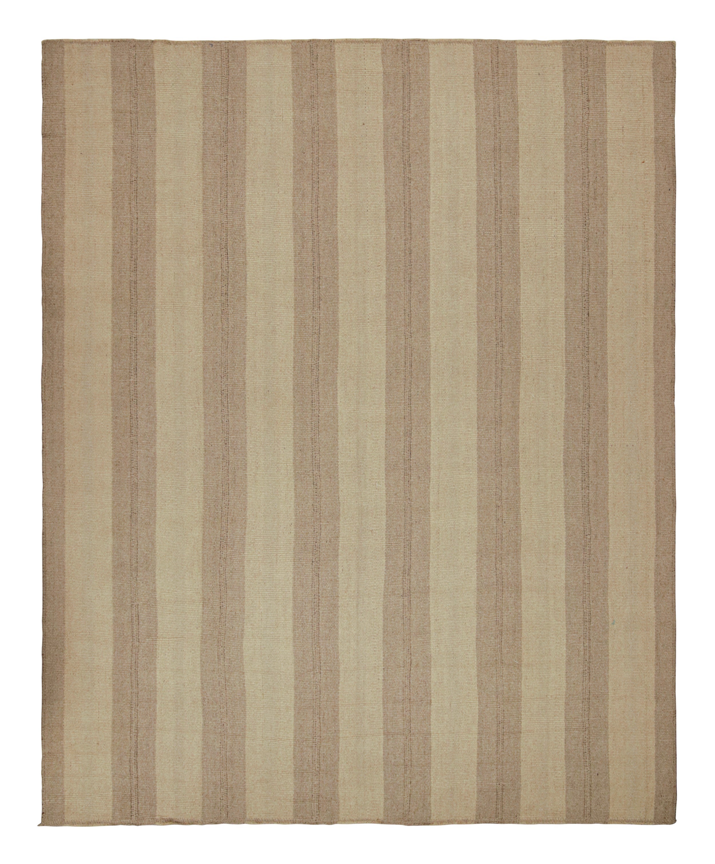 Tessuto a mano in lana, un Kilim 12x15 a strisce beige e taupe con accenti marroni, appartenente a una nuova e audace linea di tessuti piatti contemporanei, 