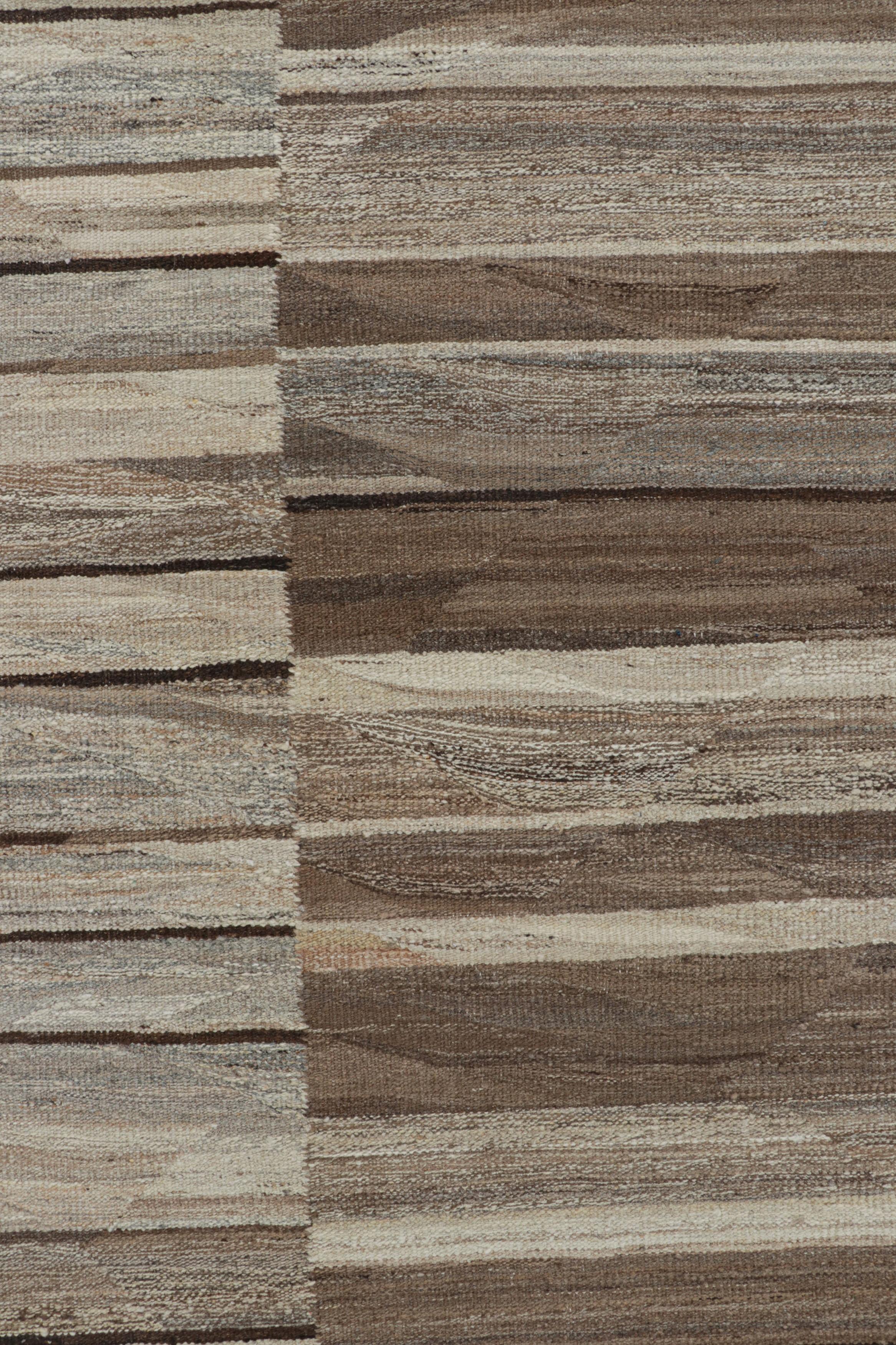 XXIe siècle et contemporain Rug & Kilim's Contemporary Kilim with Beige-Brown and Gray Stripes and Panels (Kilim contemporain avec des rayures et des panneaux beiges, bruns et gris) en vente