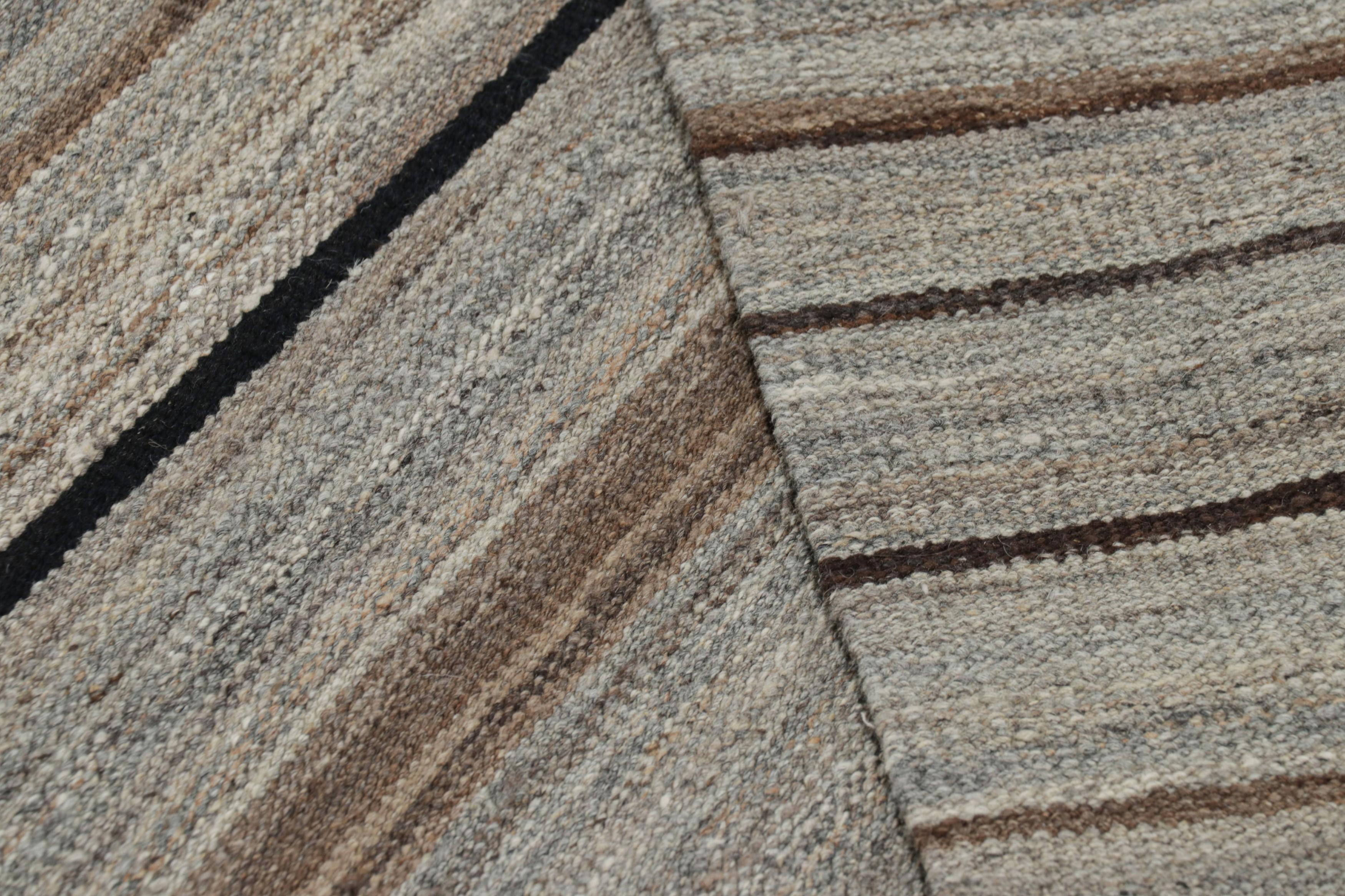 Laine Rug & Kilim's Contemporary Kilim with Beige-Brown and Gray Stripes and Panels (Kilim contemporain avec des rayures et des panneaux beiges, bruns et gris) en vente